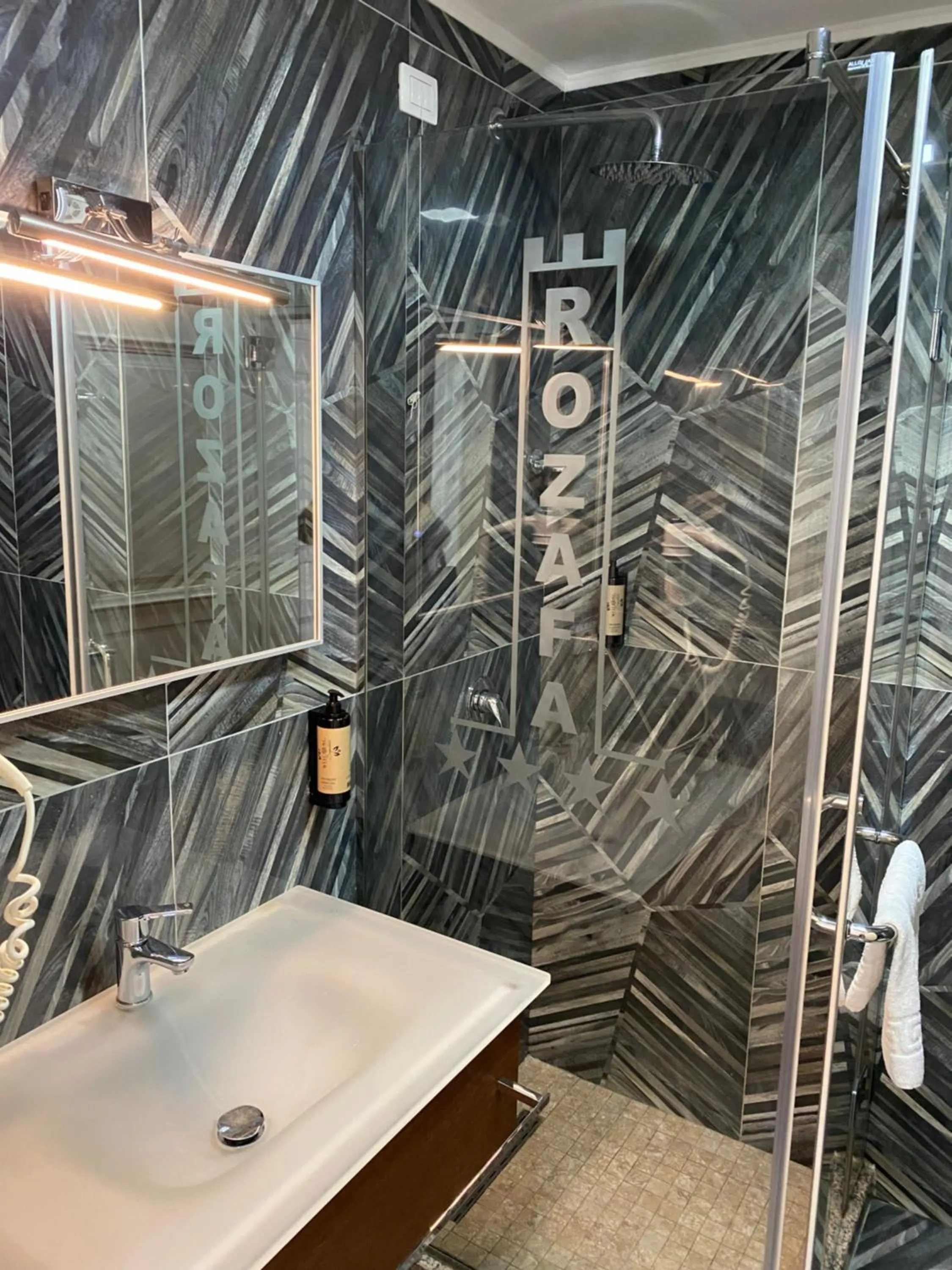 Shower in Rozafa Hotel
