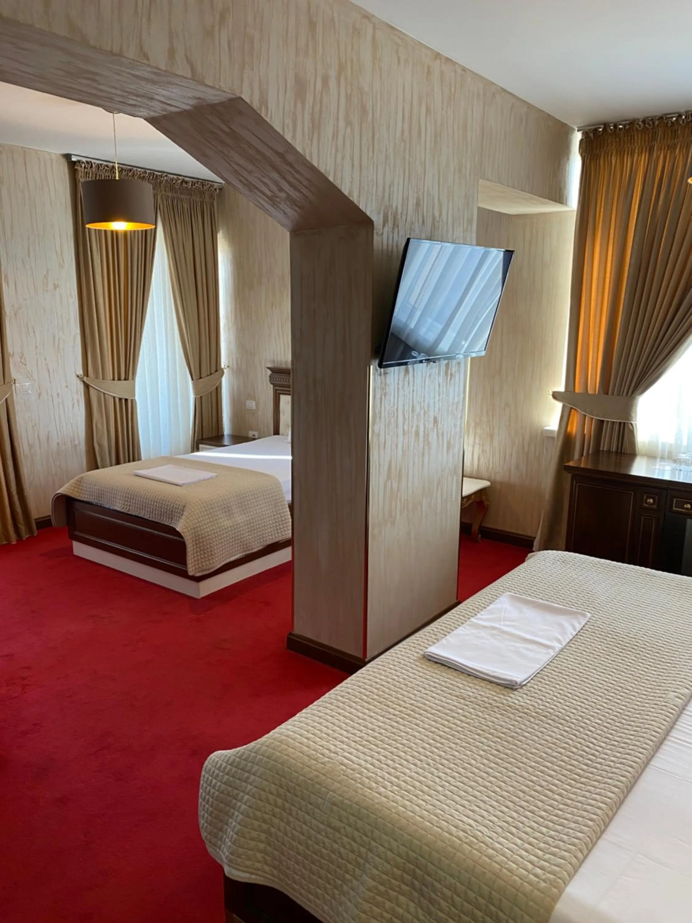 Bedroom, Bed in Rozafa Hotel