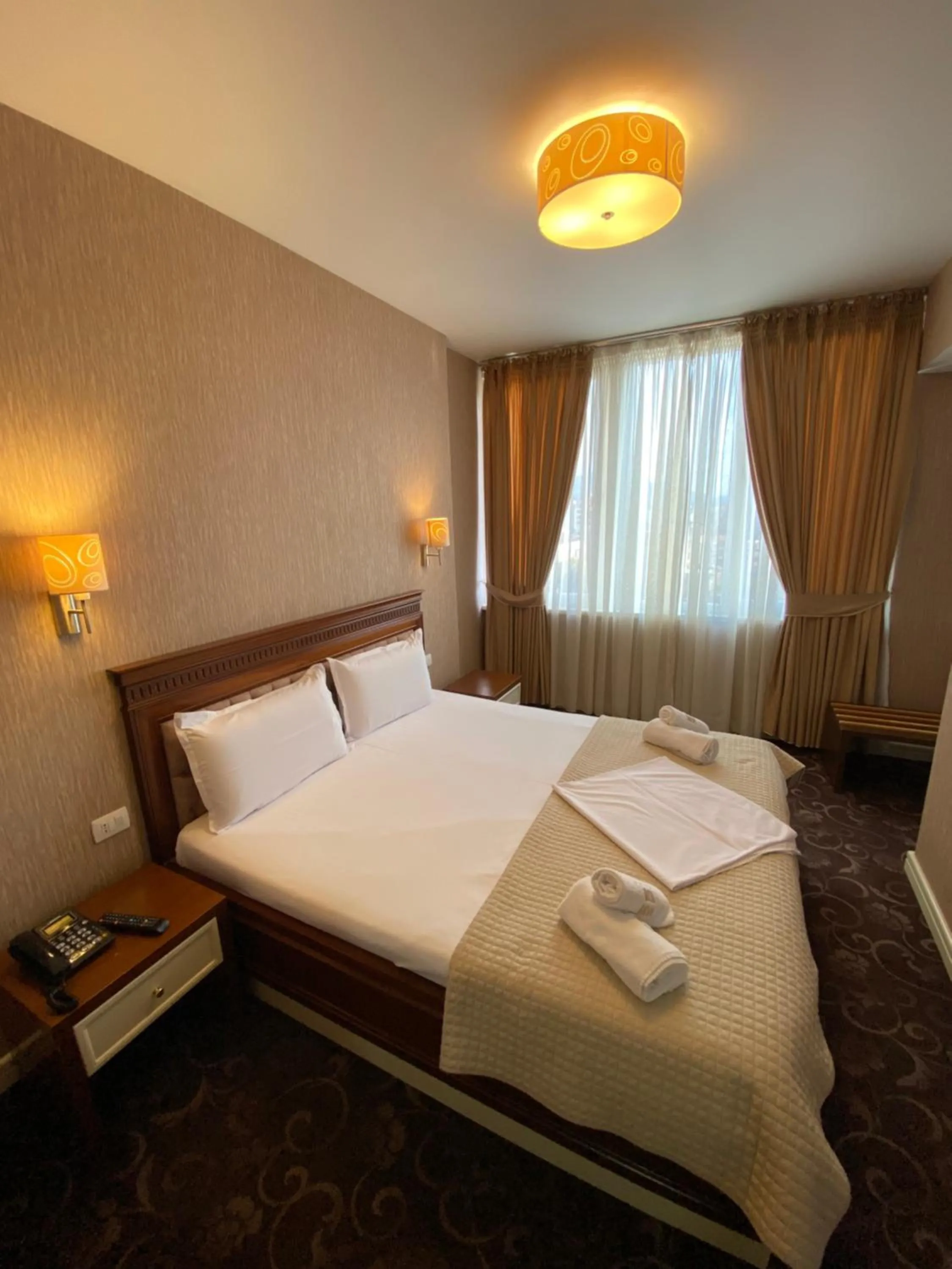 Bedroom, Bed in Rozafa Hotel