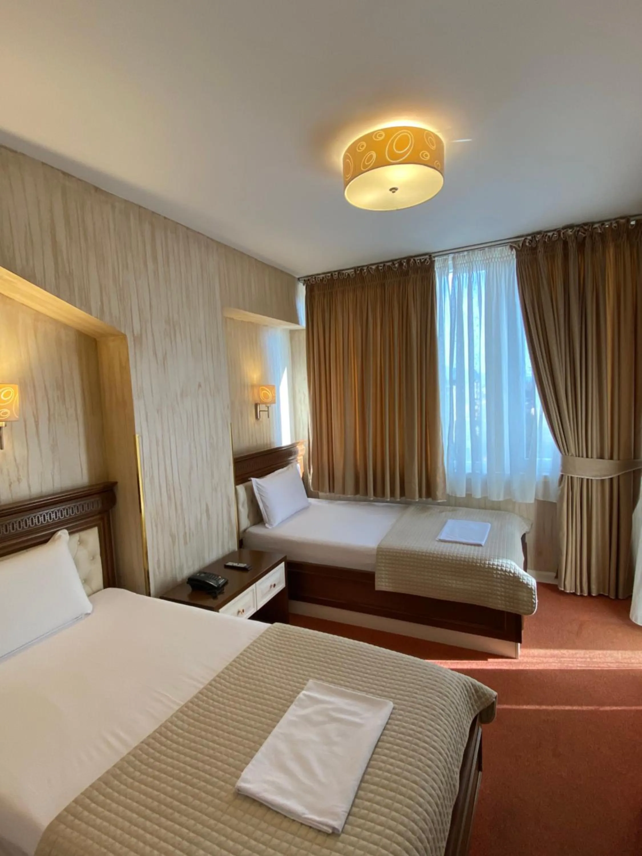 Bedroom, Bed in Rozafa Hotel