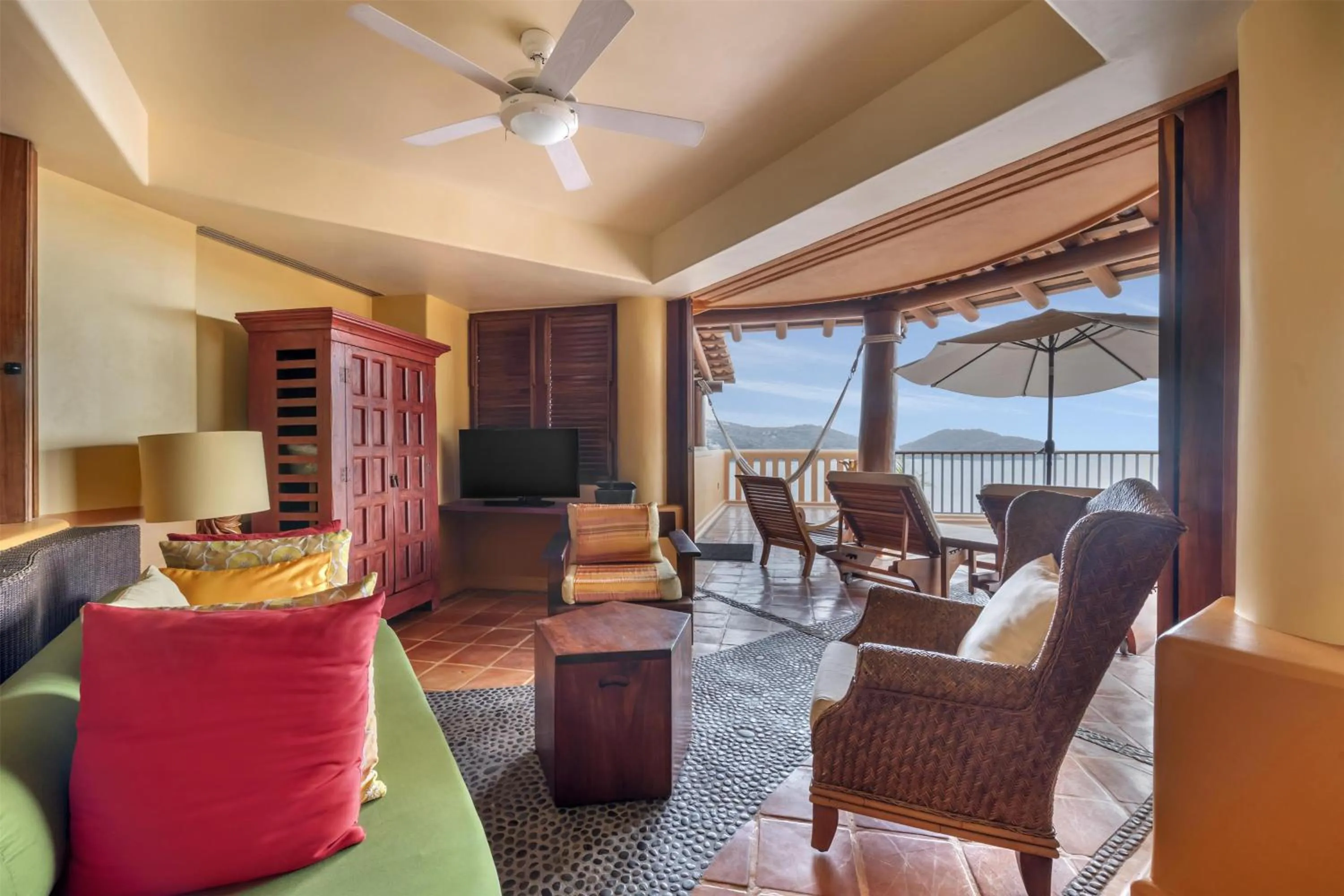 Living room in Hilton Grand Vacations Club Zihuatanejo