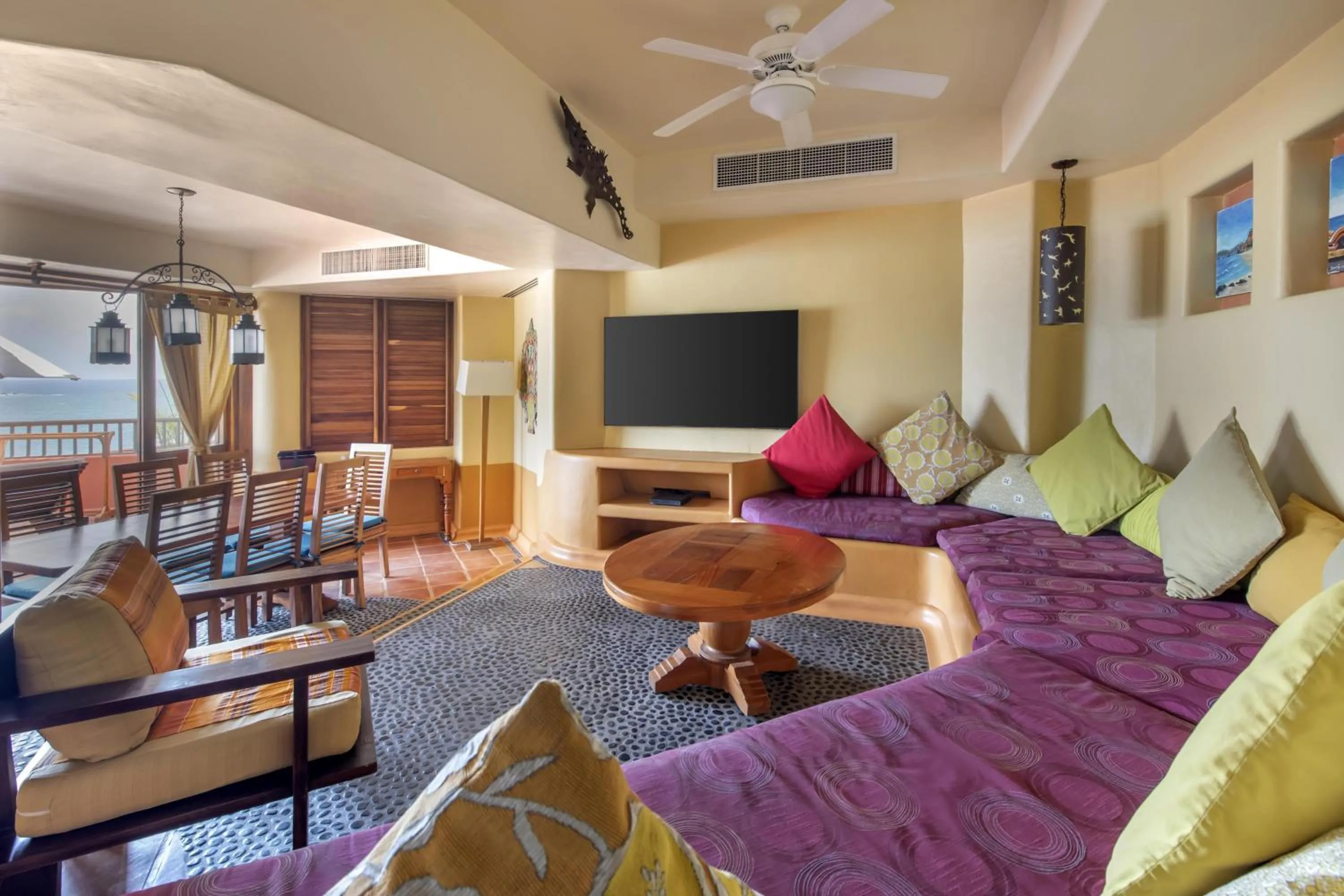 Living room in Hilton Grand Vacations Club Zihuatanejo