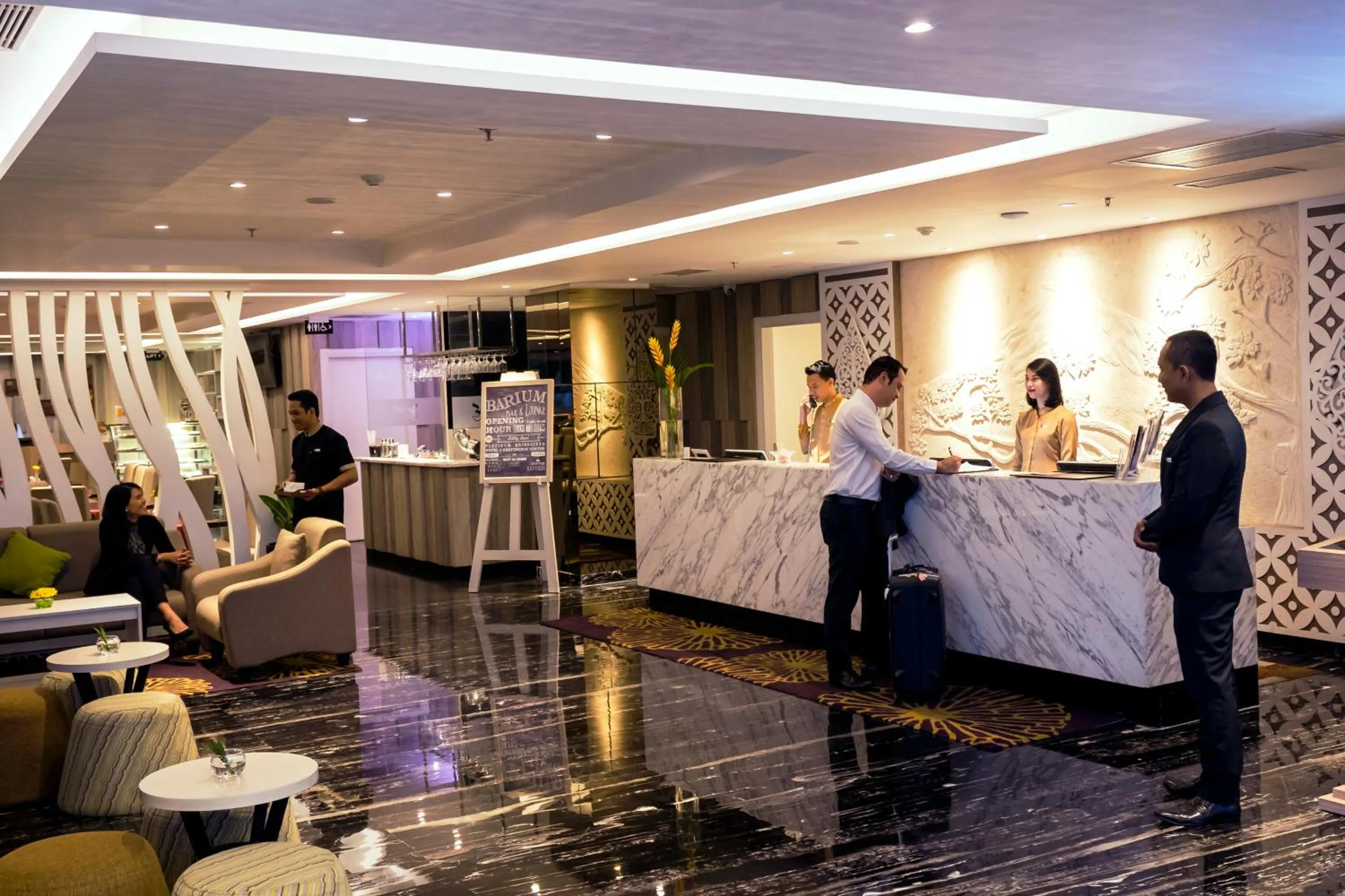 Lobby or reception in Platinum Adisucipto Hotel & Conference Center