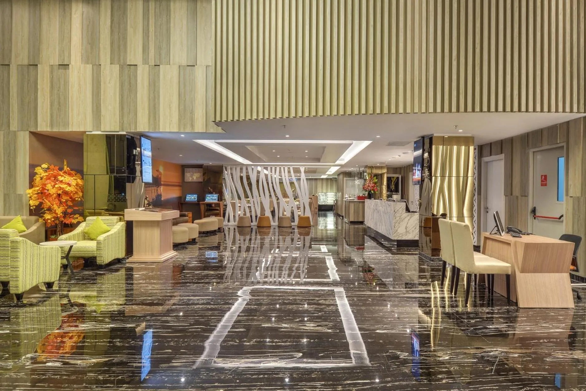 Lobby or reception in Platinum Adisucipto Hotel & Conference Center