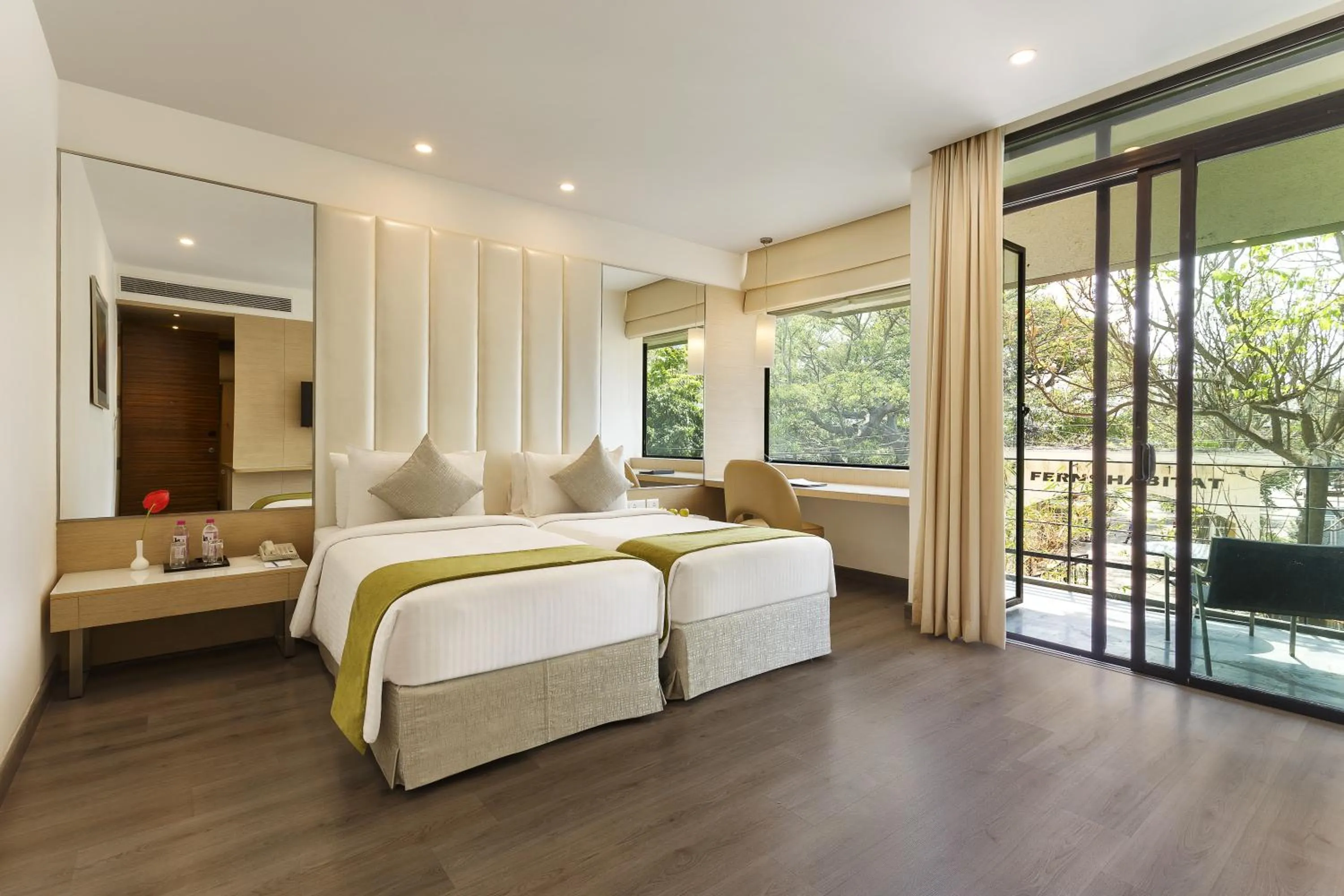 Photo of the whole room, Bed in Sarovar Portico Outer Ring Road