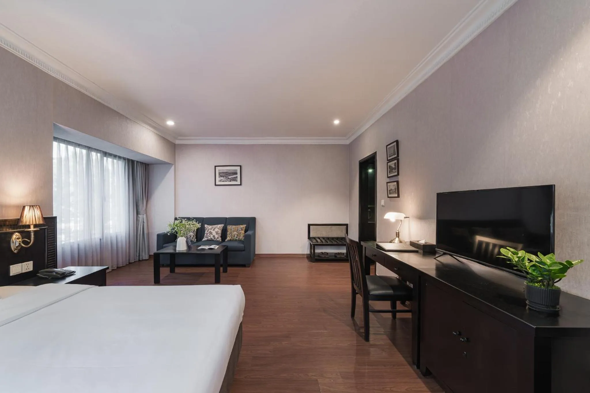 room service, Bed in La Passion Classic Hotel