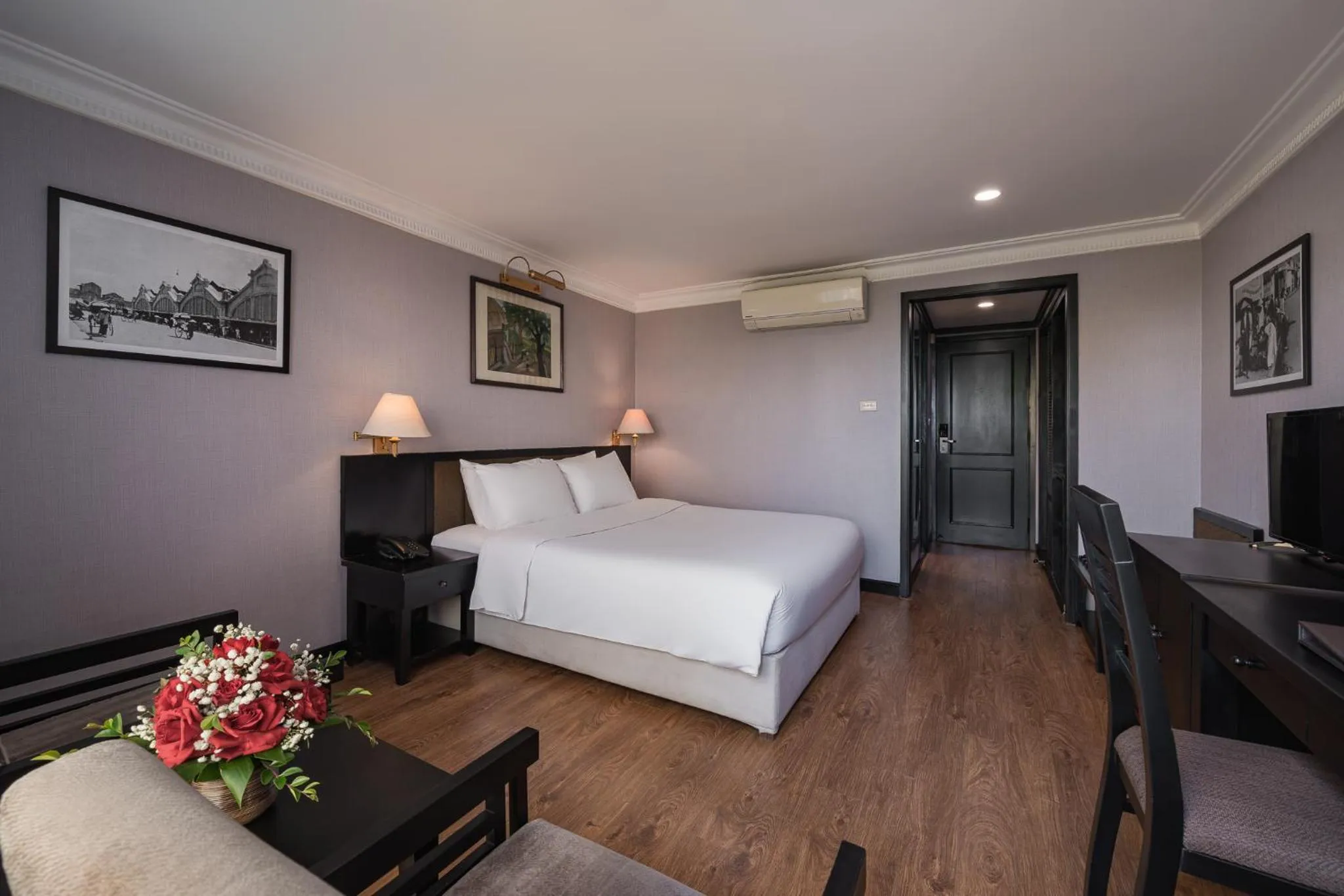 room service, Bed in La Passion Classic Hotel