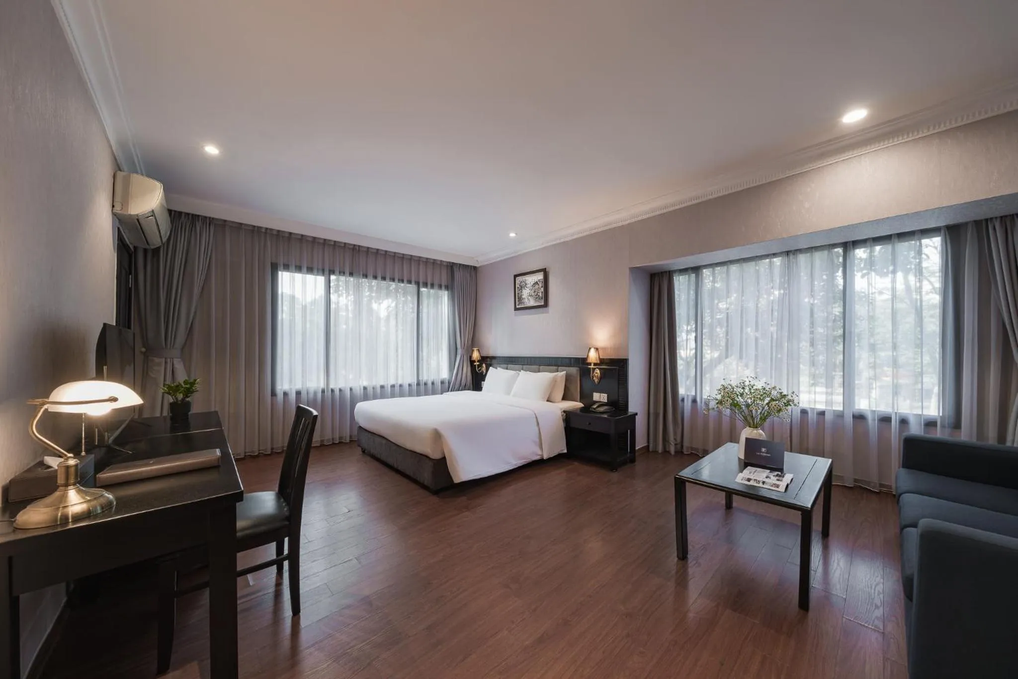 room service, Bed in La Passion Classic Hotel