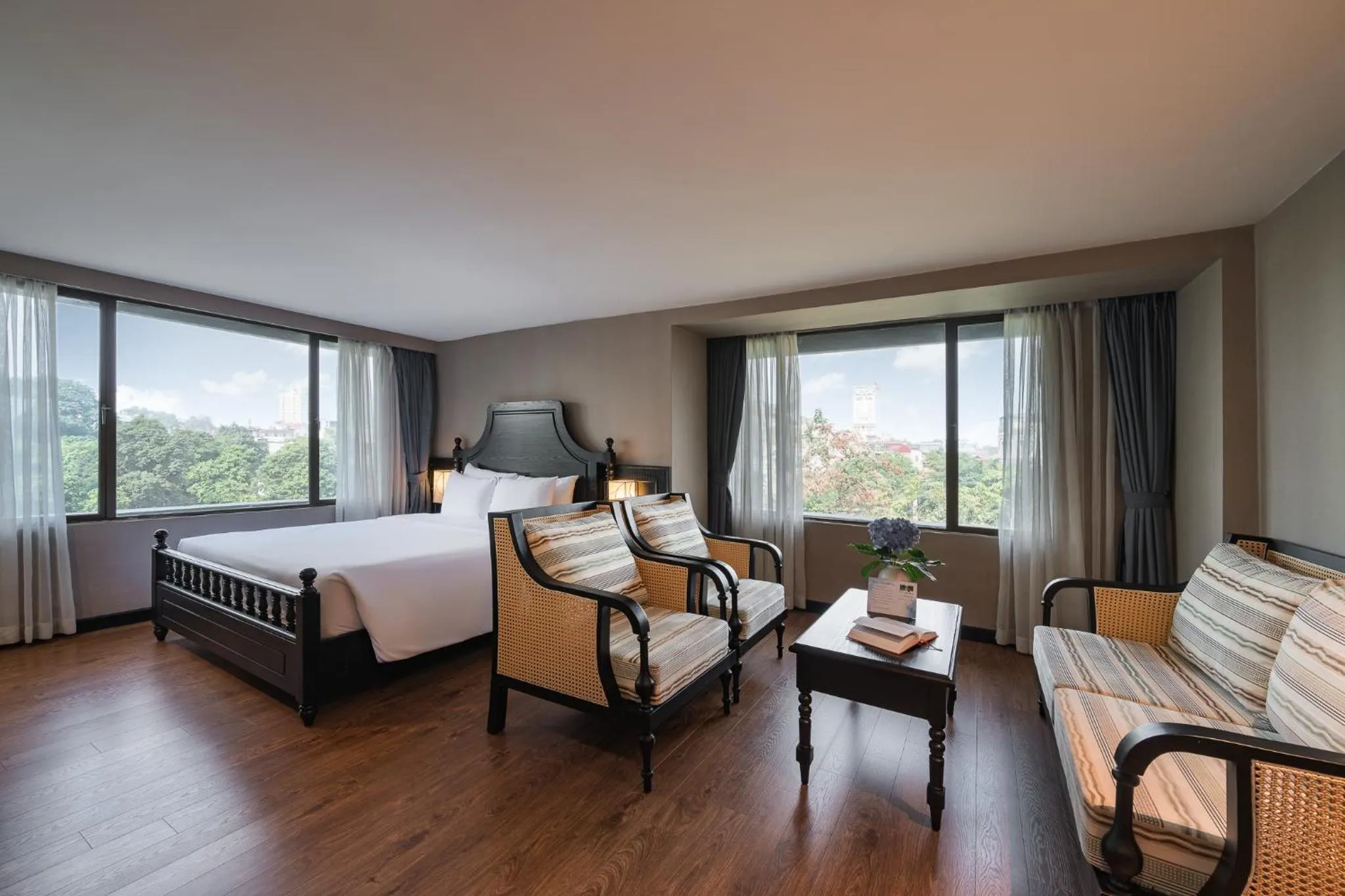 room service, Bed in La Passion Classic Hotel