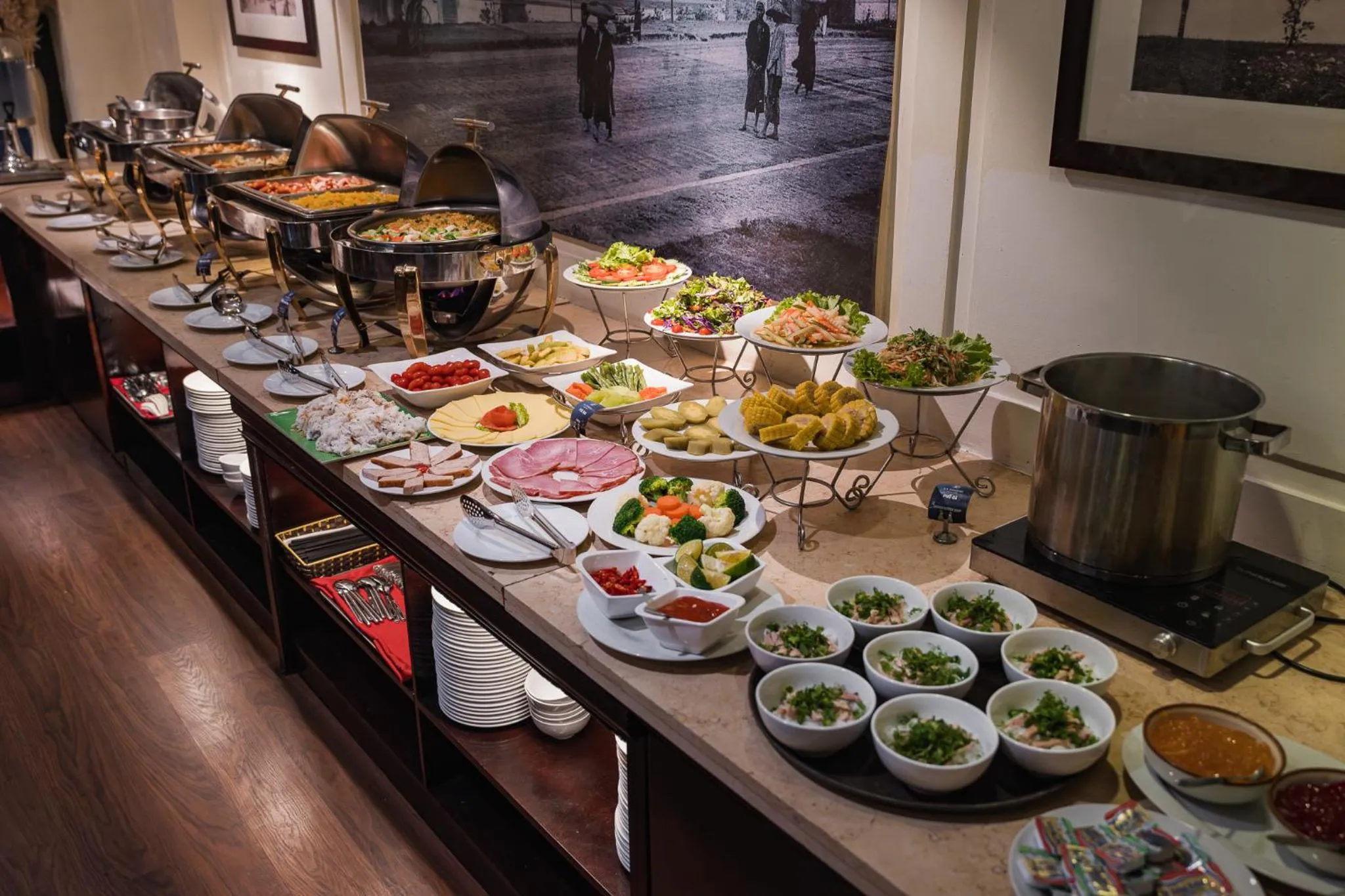 Restaurant/places to eat in La Passion Classic Hotel