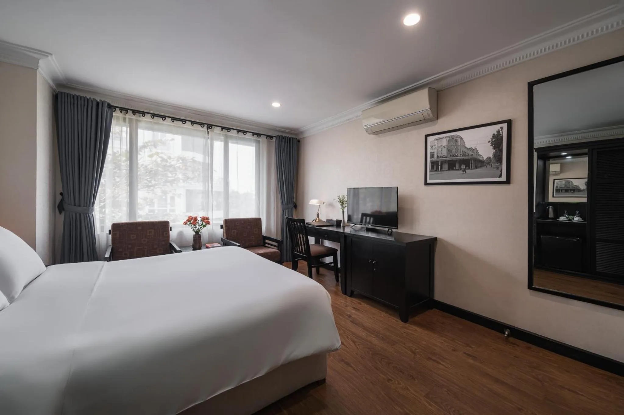 room service, Bed in La Passion Classic Hotel