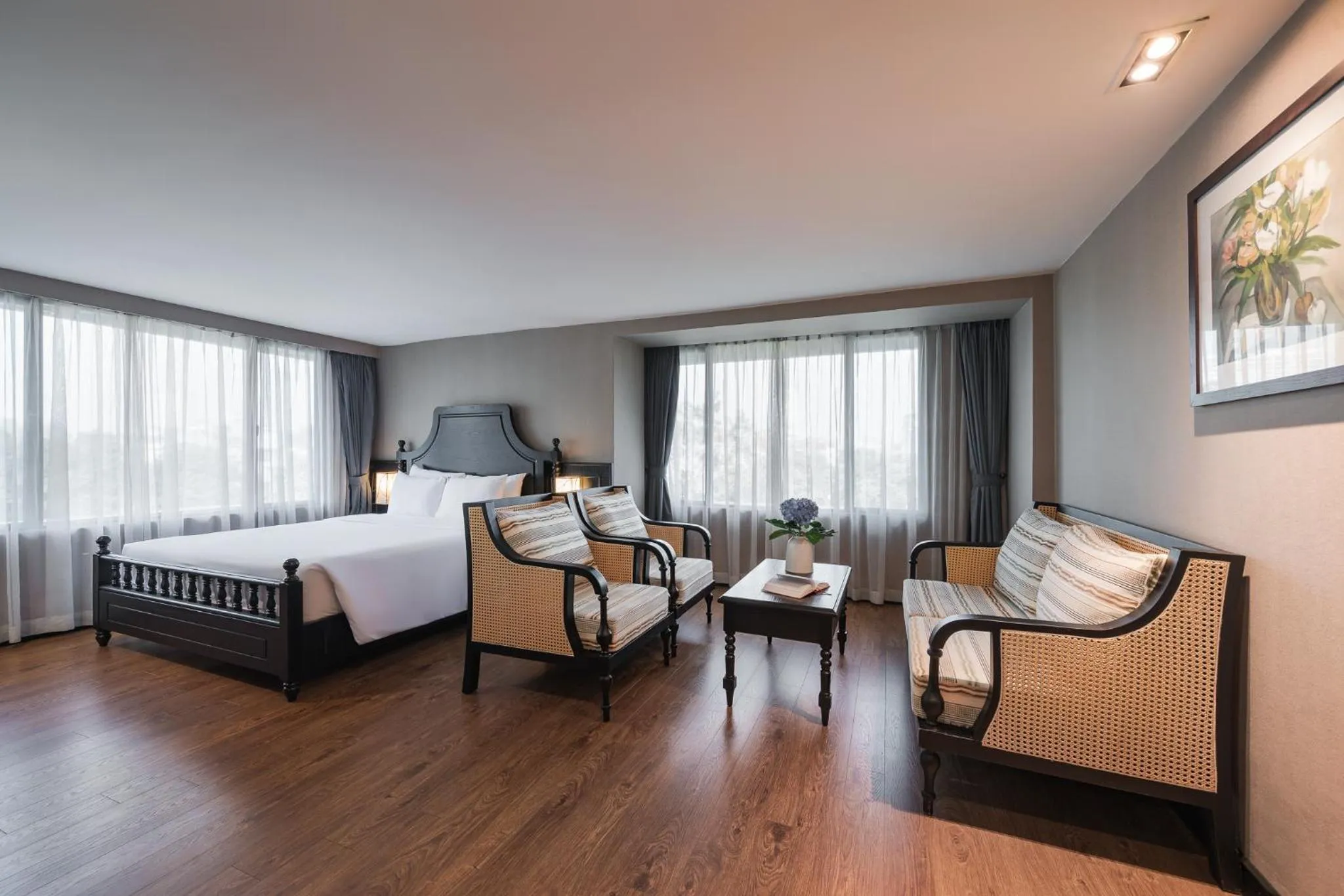 room service, Bed in La Passion Classic Hotel