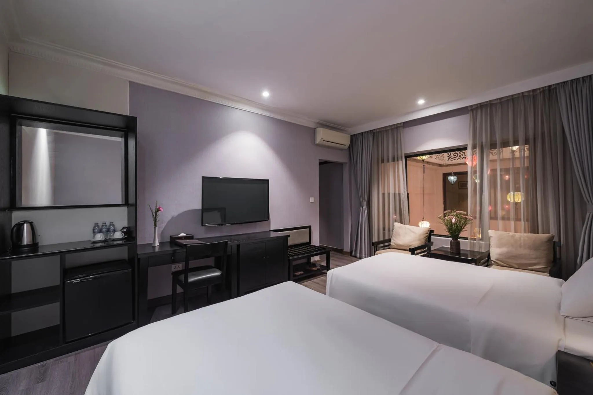 room service, Bed in La Passion Classic Hotel