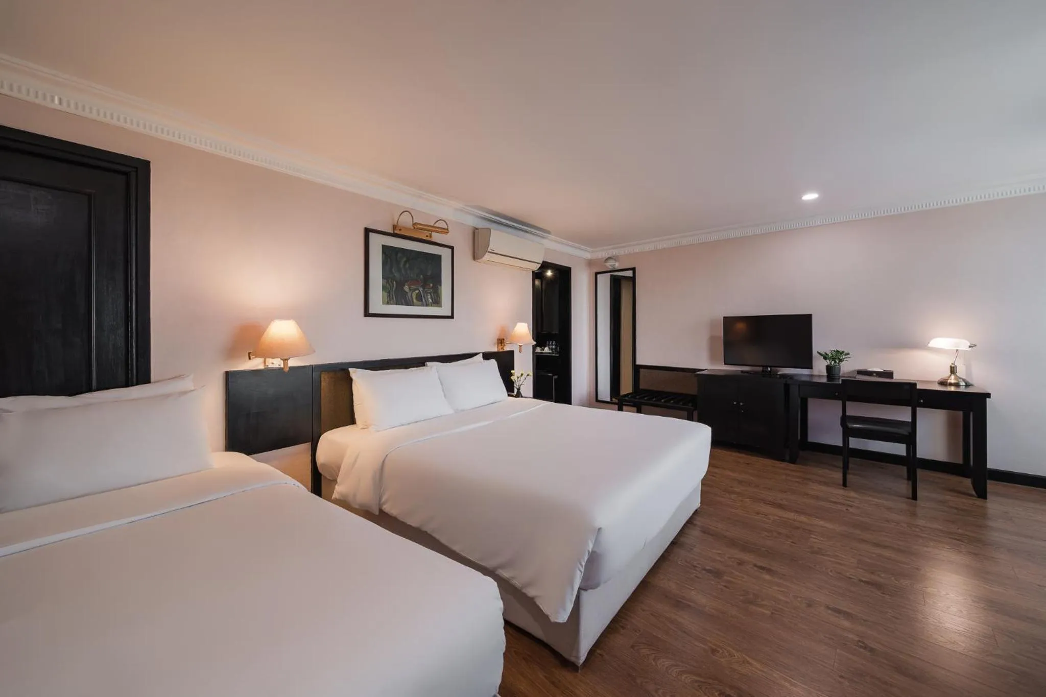 room service, Bed in La Passion Classic Hotel