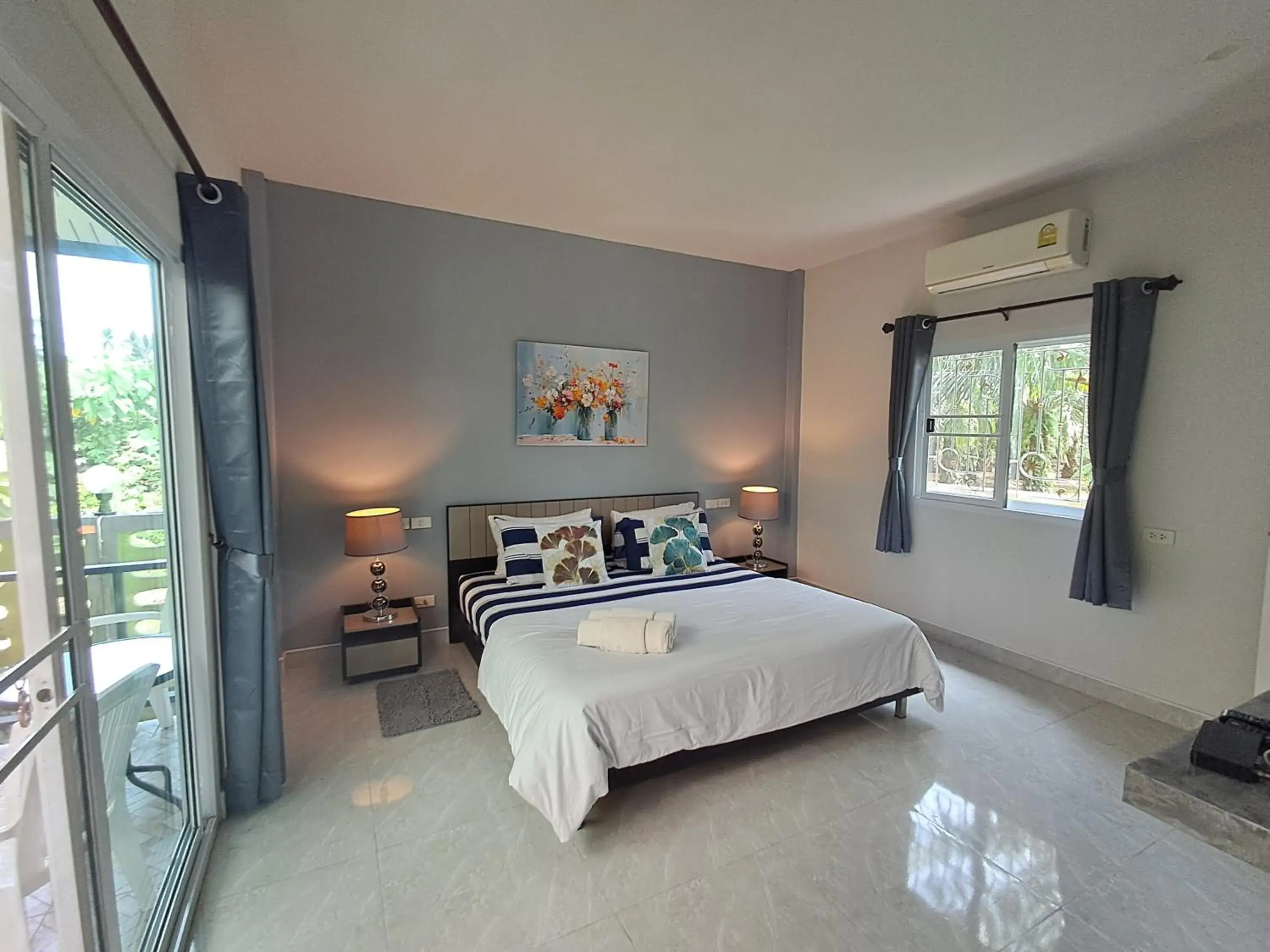 Deluxe Double Room with Shower in Bed & Breakfast To-Co Deluxe Double Room with Shower in Bed & Breakfast To-Co