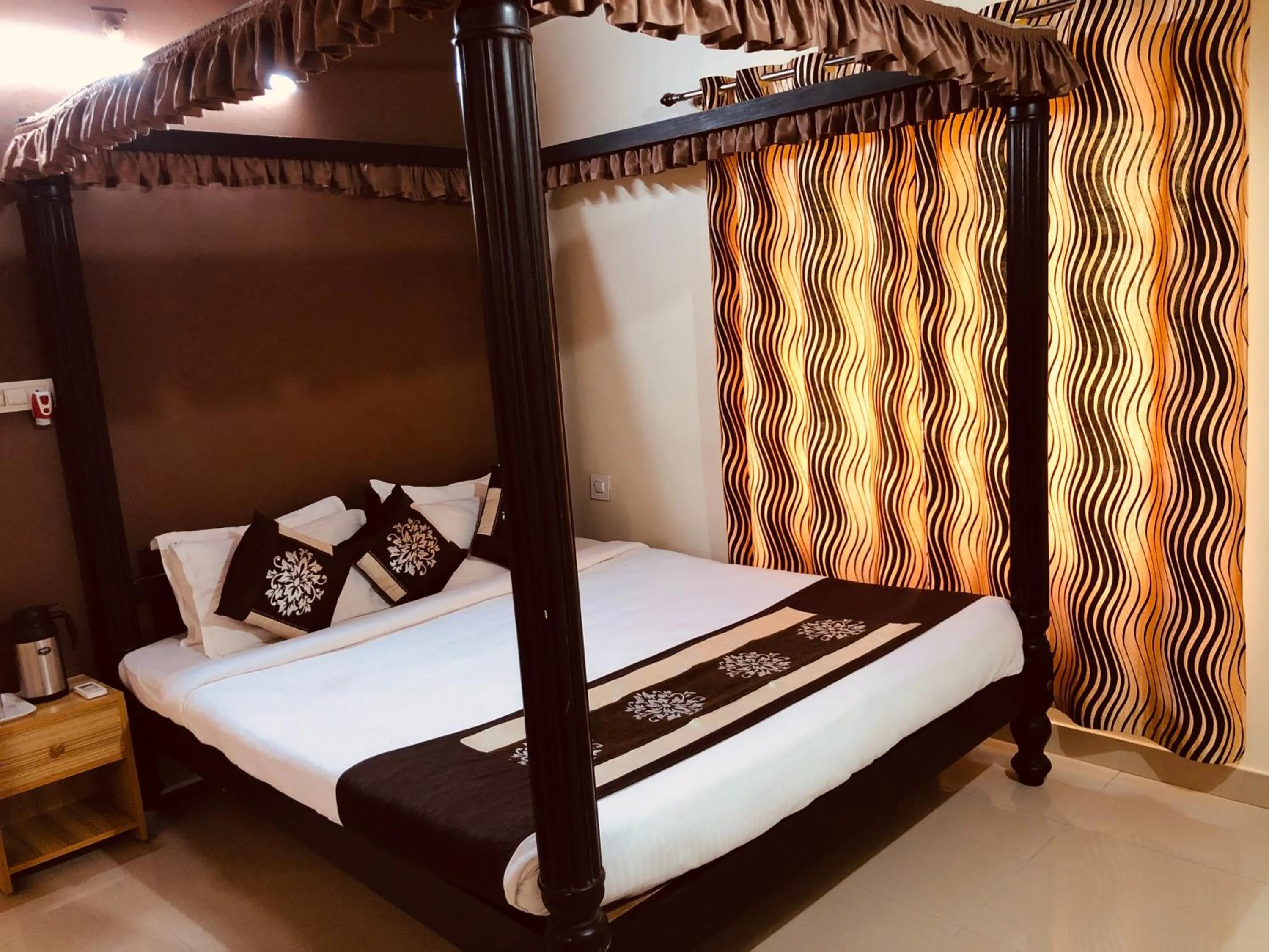 Bedroom, Bed in Palm Era Resorts