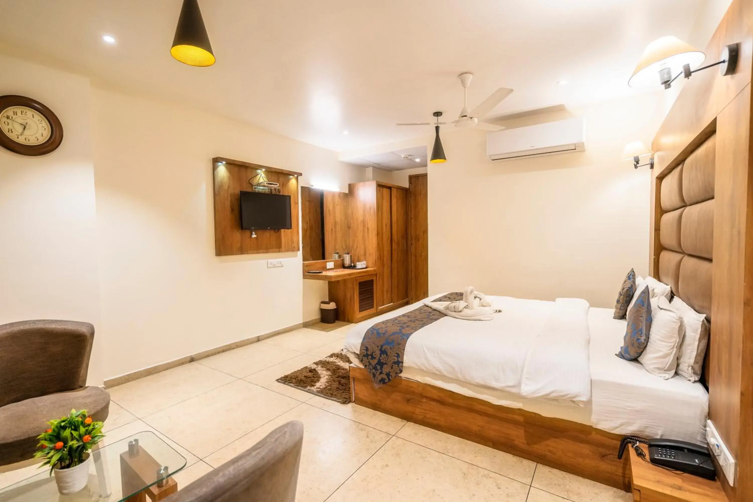 Bedroom, Bed in Hotel Bhabha Bedroom, Bed in Hotel Bhabha