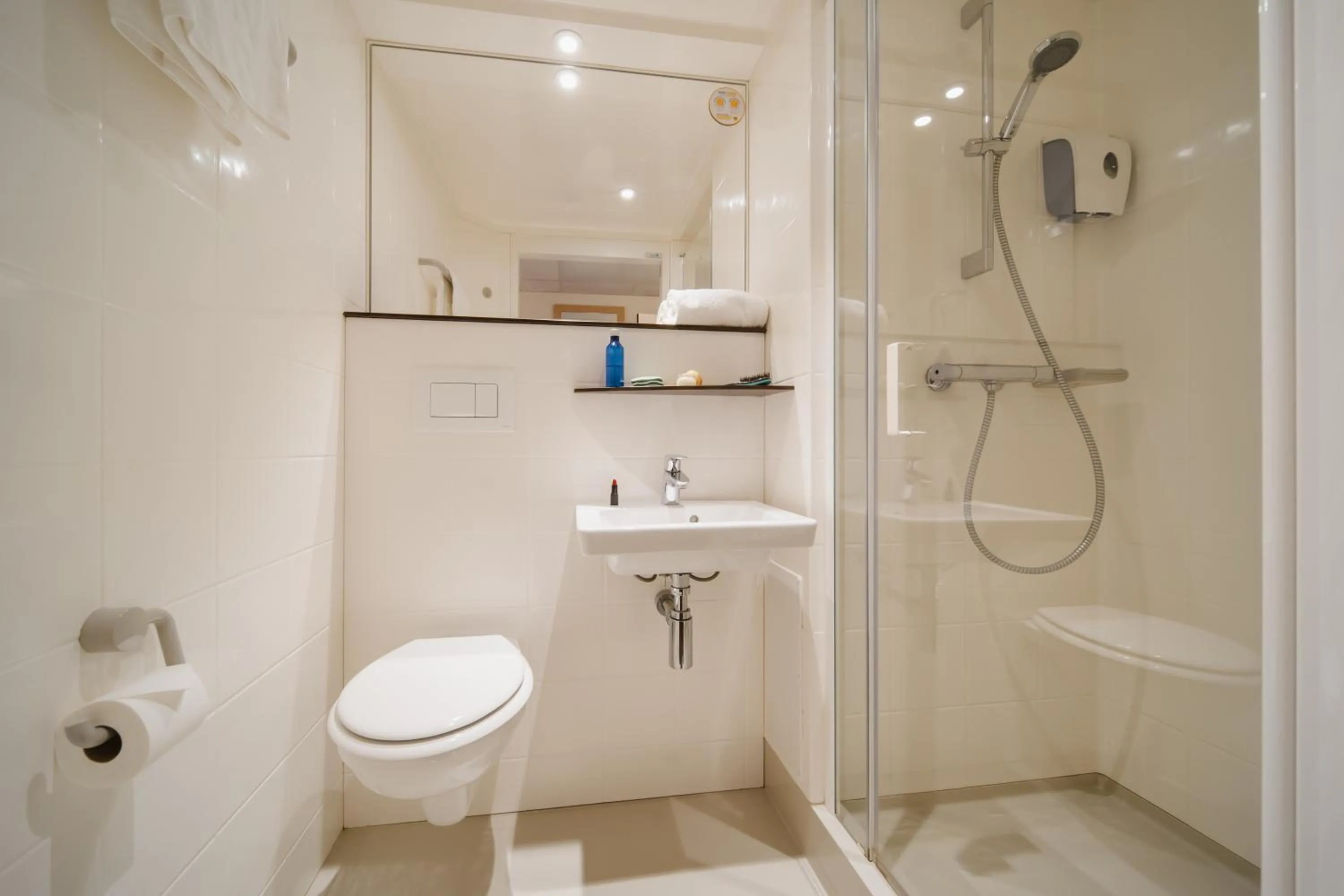 Bathroom in Premiere Classe Le Havre Centre-LES DOCKS