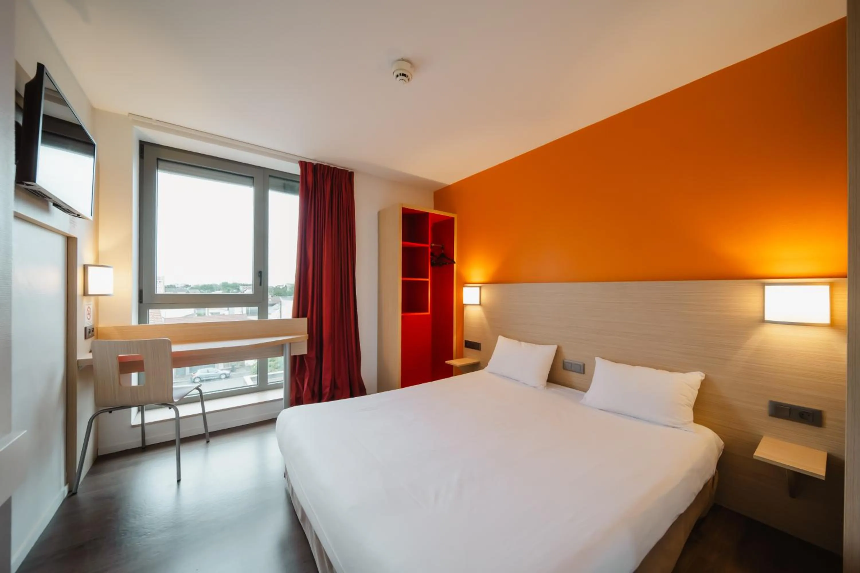 Bedroom, Bed in Premiere Classe Le Havre Centre-LES DOCKS