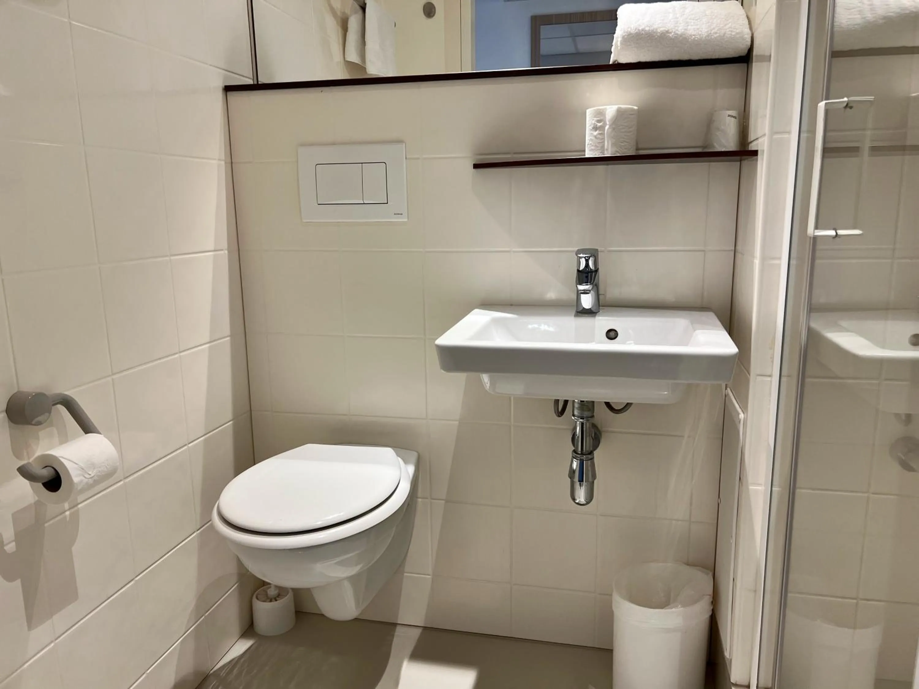 Bathroom in Premiere Classe Le Havre Centre-LES DOCKS