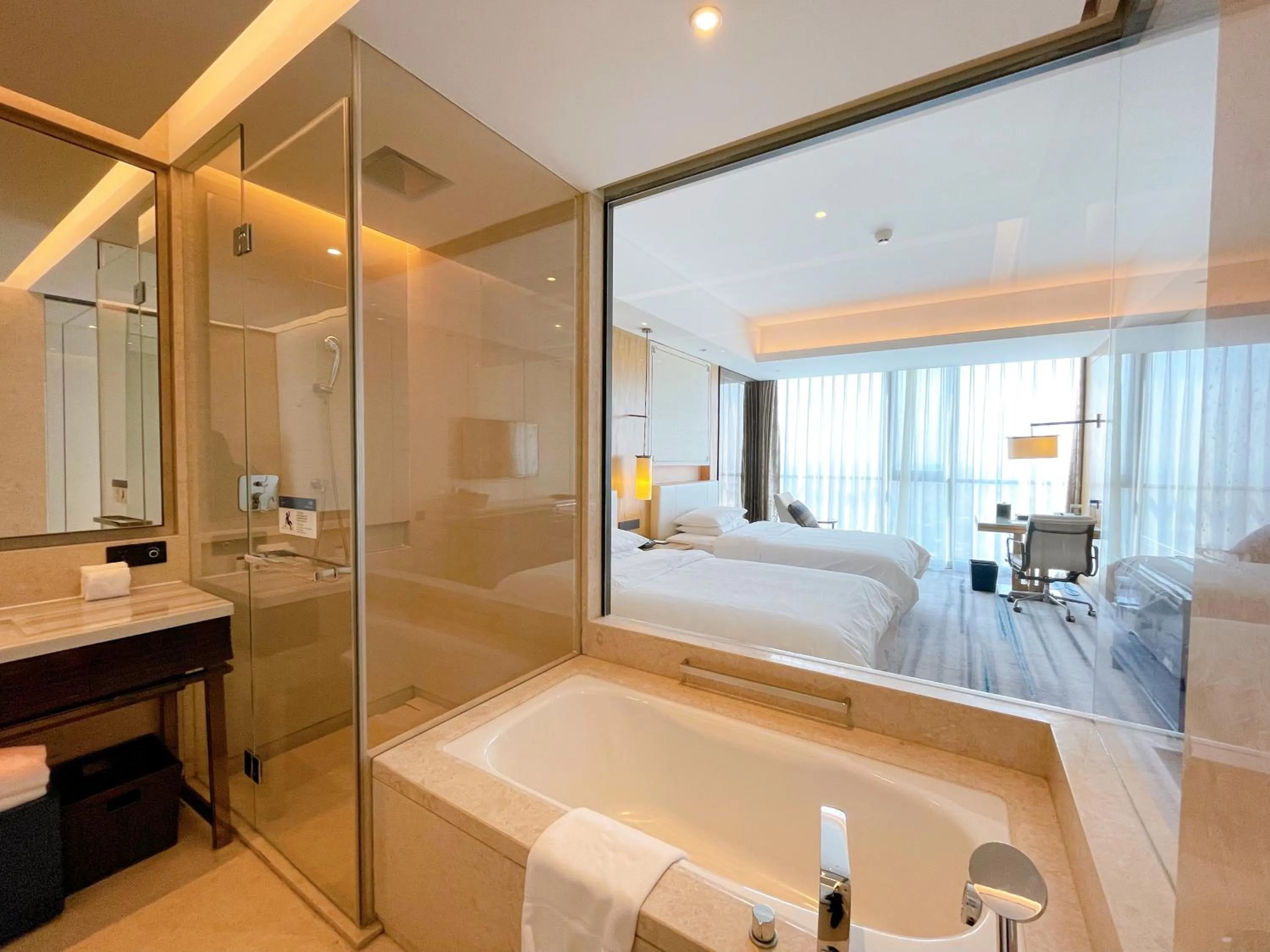 Bathroom, Bed in Sheraton Zibo Hotel