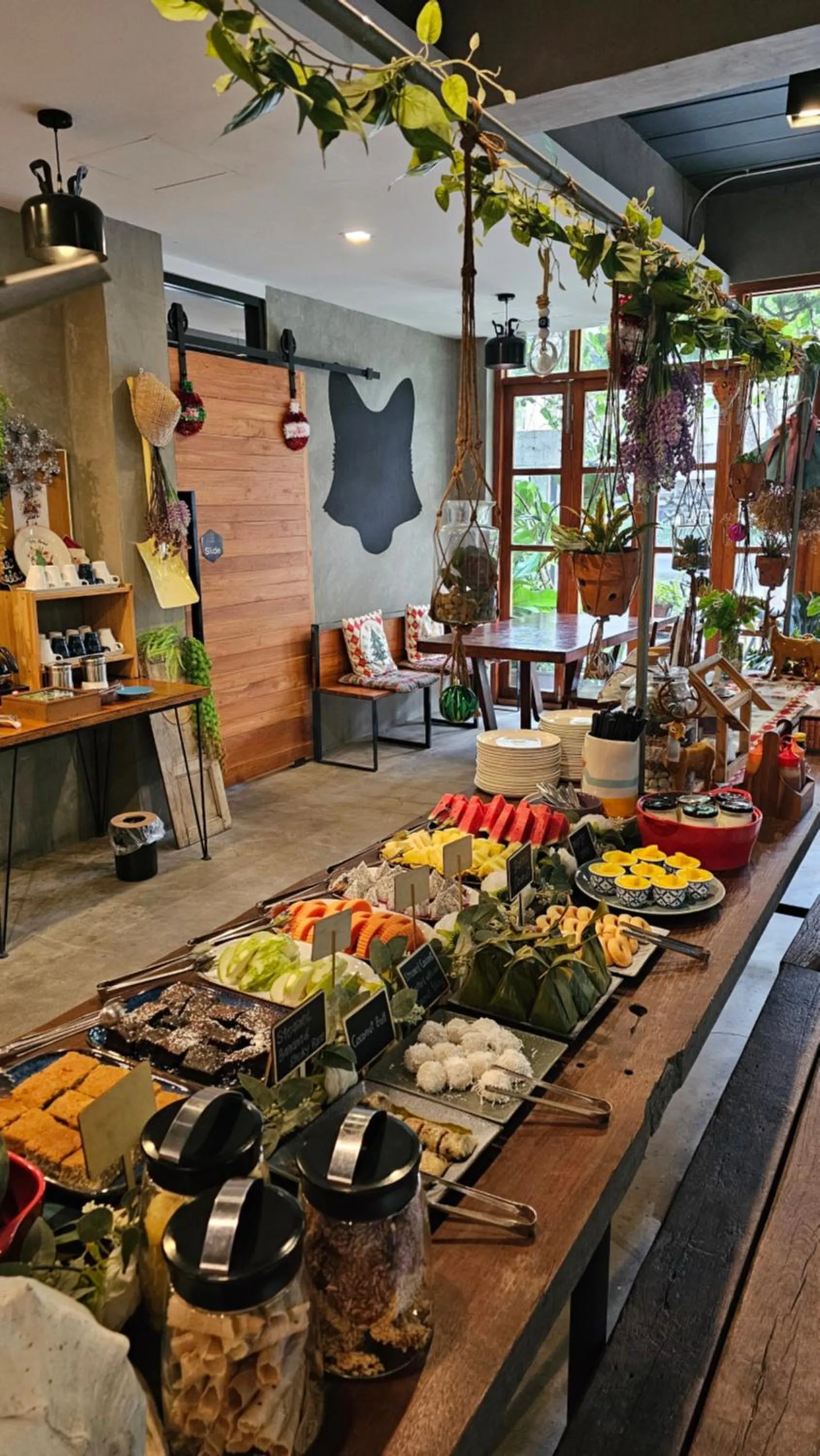 Food and drinks in Hansa Bangkok House