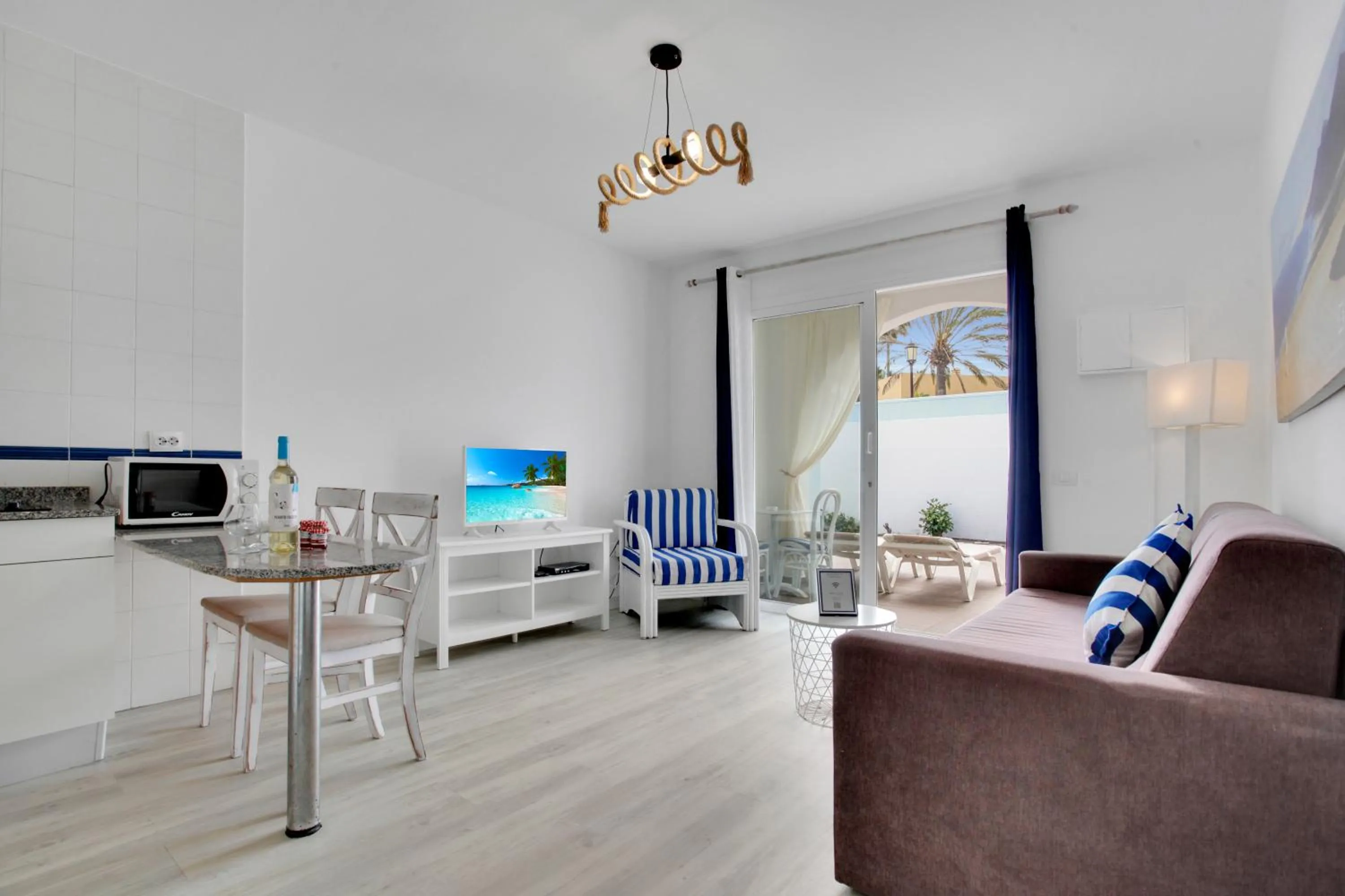 TV and multimedia in Neptuno Bungalows - Adults Only
