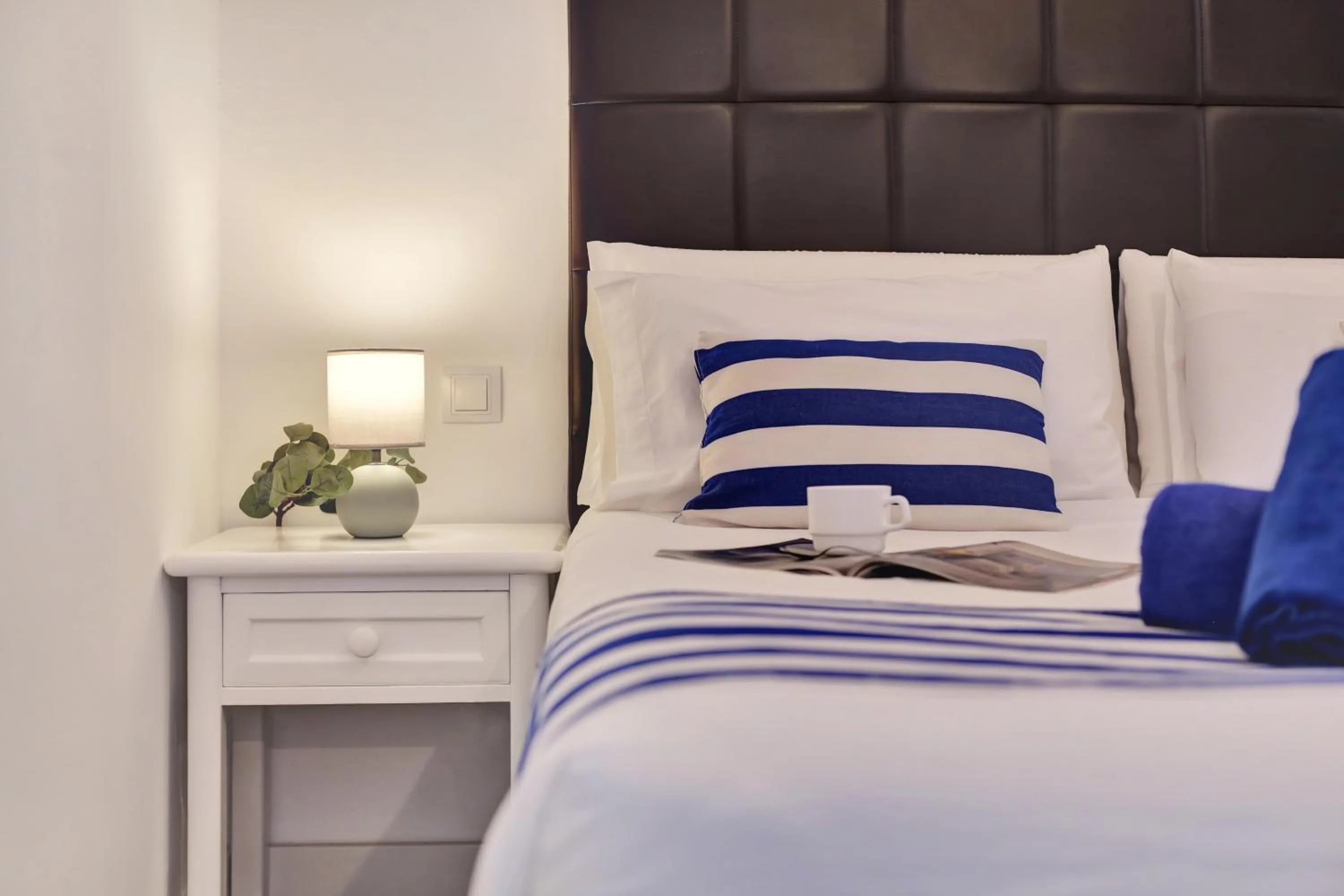 Decorative detail, Bed in Neptuno Bungalows - Adults Only