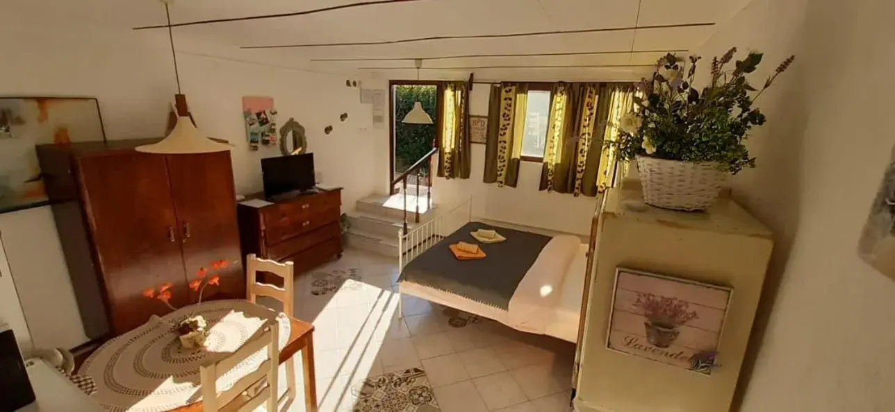 Apartment with Garden View in Studio Apartments Fancy Apartment with Garden View in Studio Apartments Fancy
