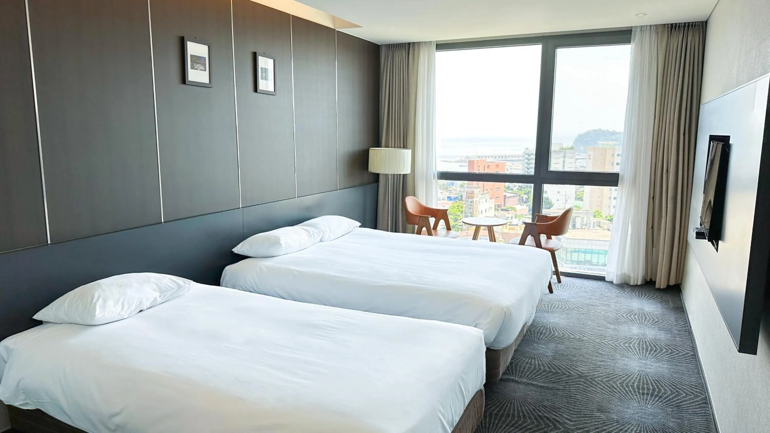 Bed in Golden Daisy Hotel