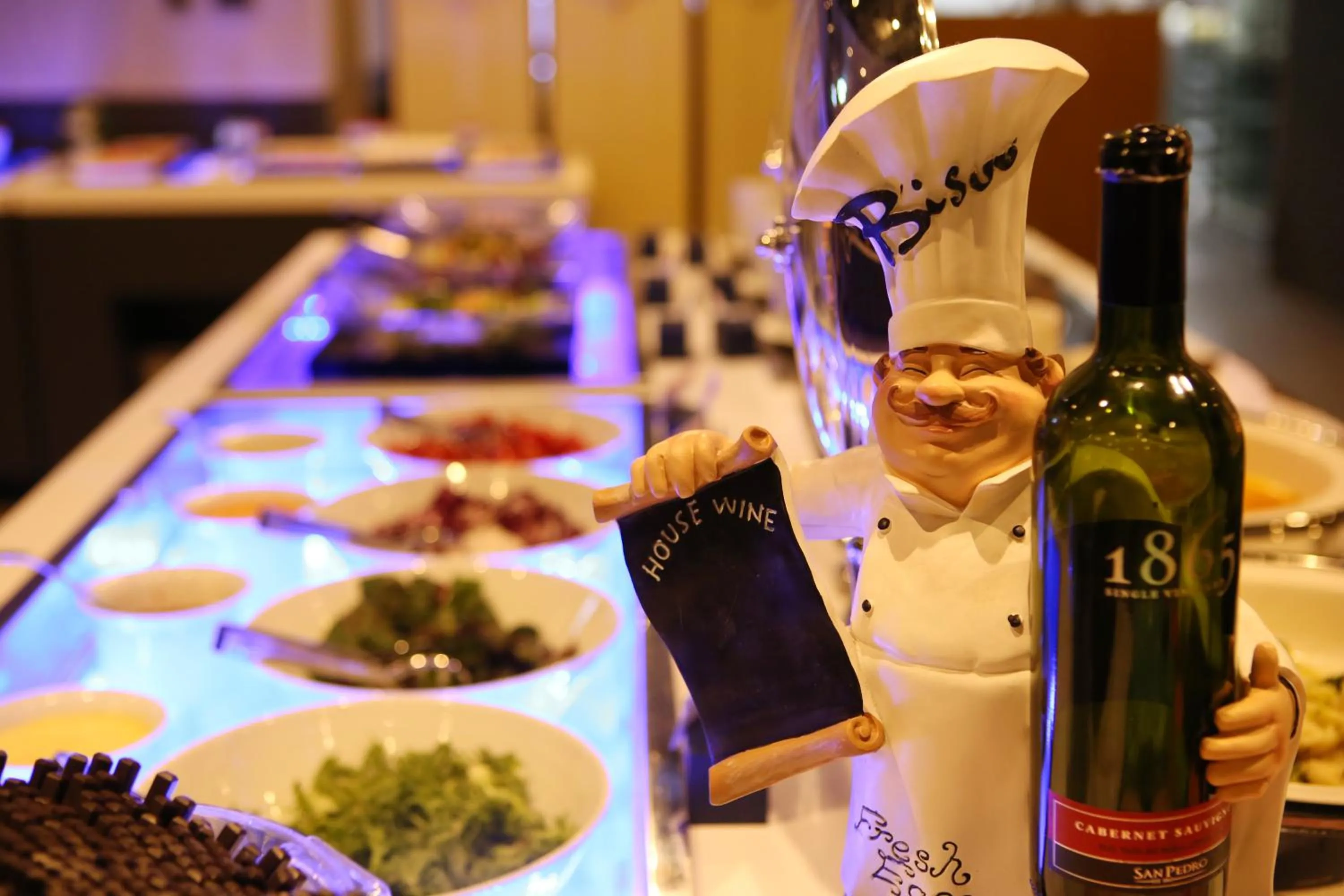 Restaurant/places to eat in Golden Daisy Hotel