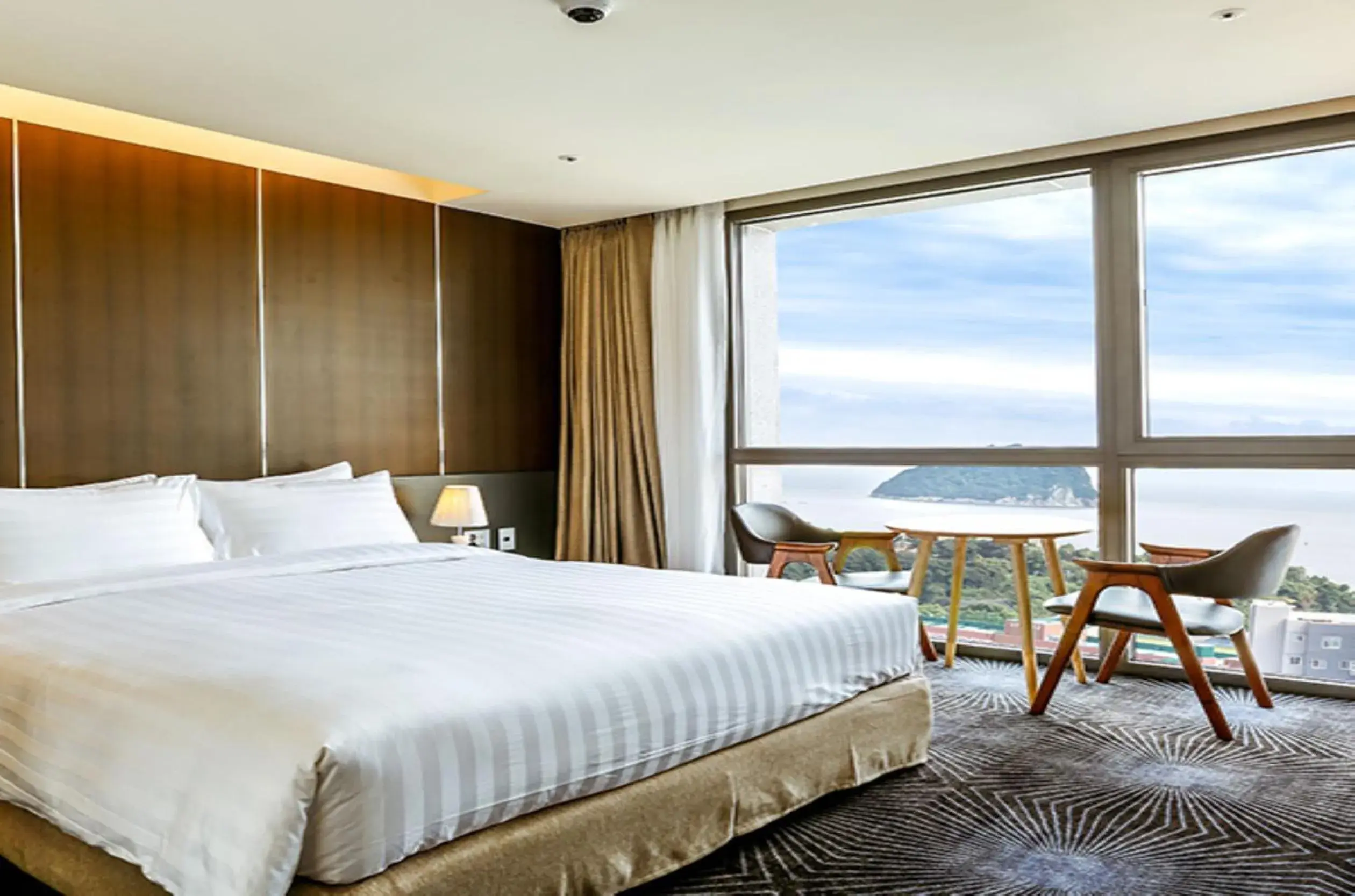 Bed in Golden Daisy Hotel Bed in Golden Daisy Hotel