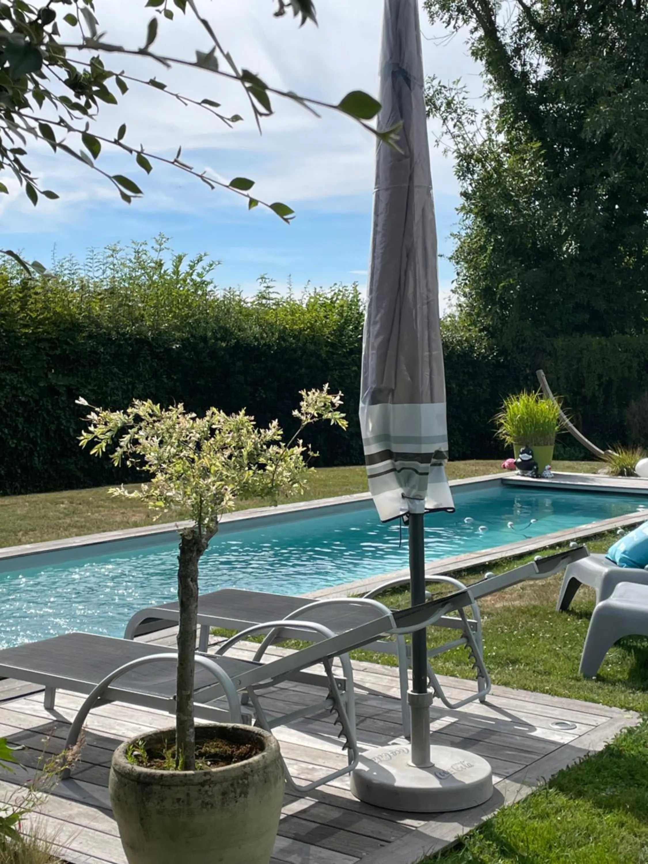 Pool view in B&B Le calme sur les hauteurs de Spa