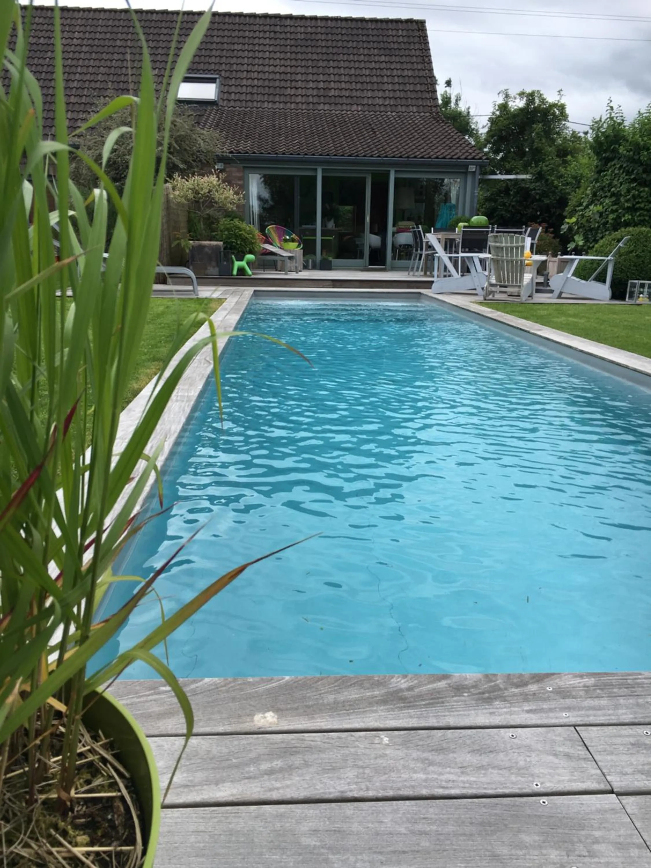 Swimming pool in B&B Le calme sur les hauteurs de Spa