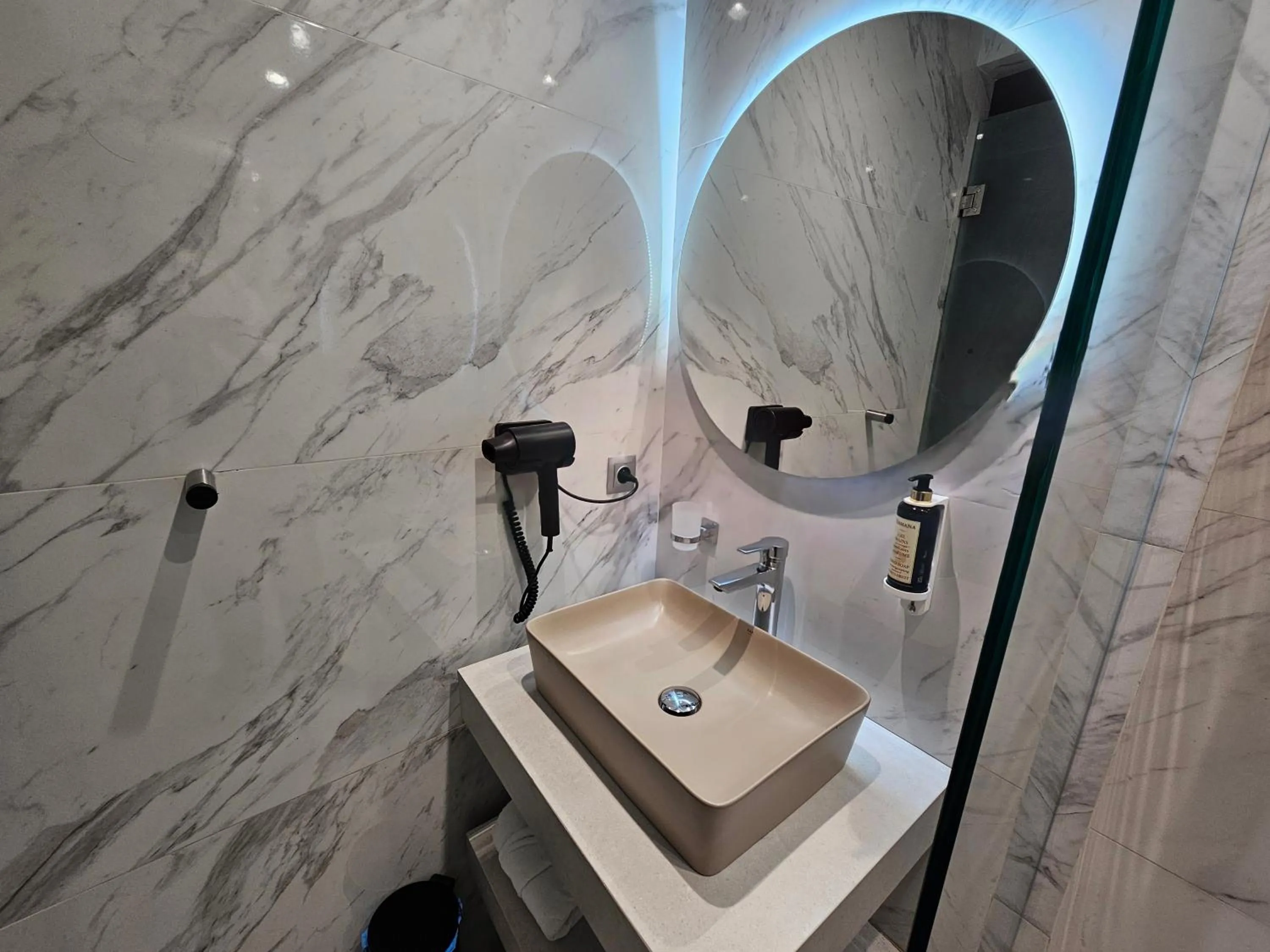 Bathroom in DownTown Hotel Maârif Casablanca By TSA