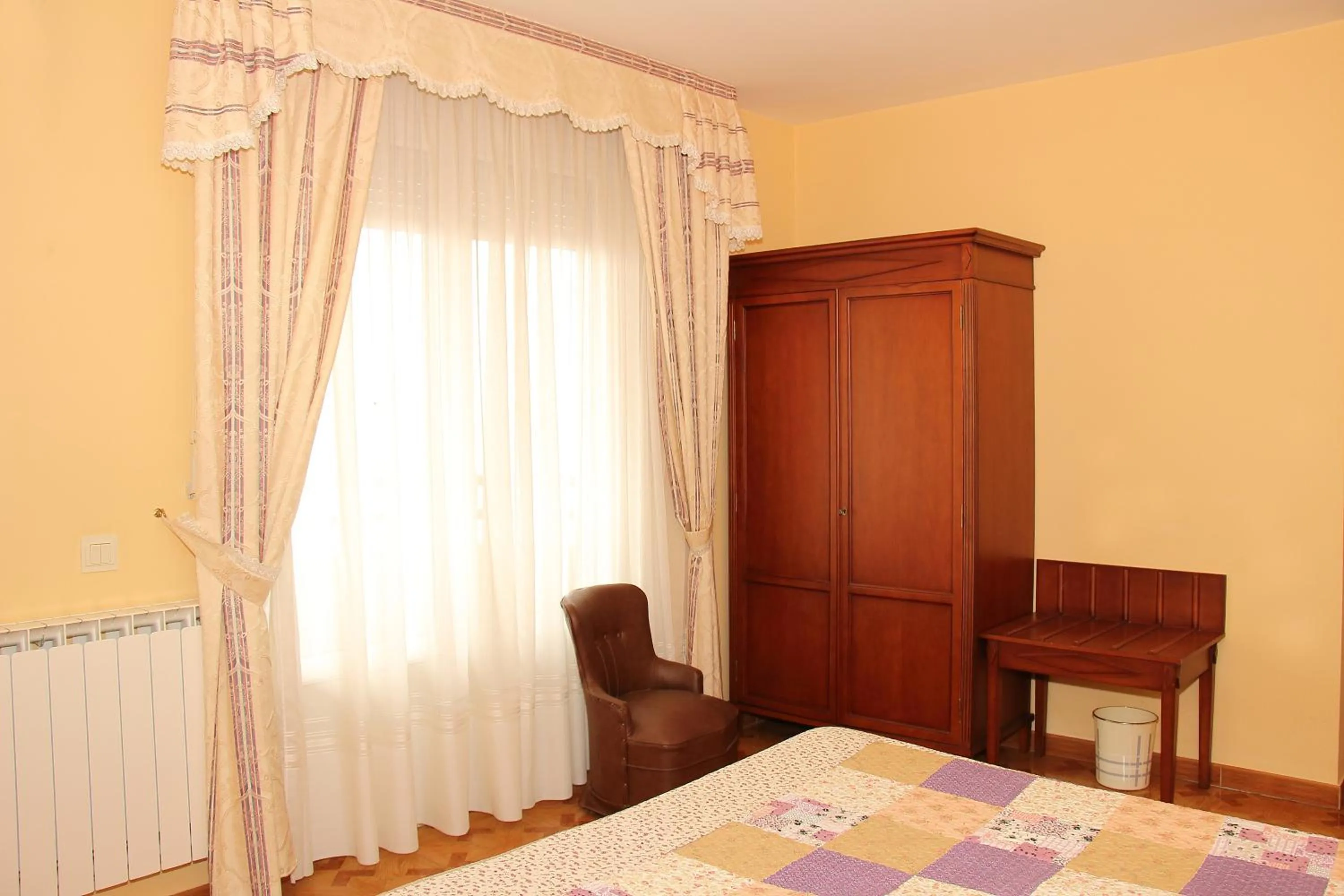 Property building, Bed in Hotel Avenida III