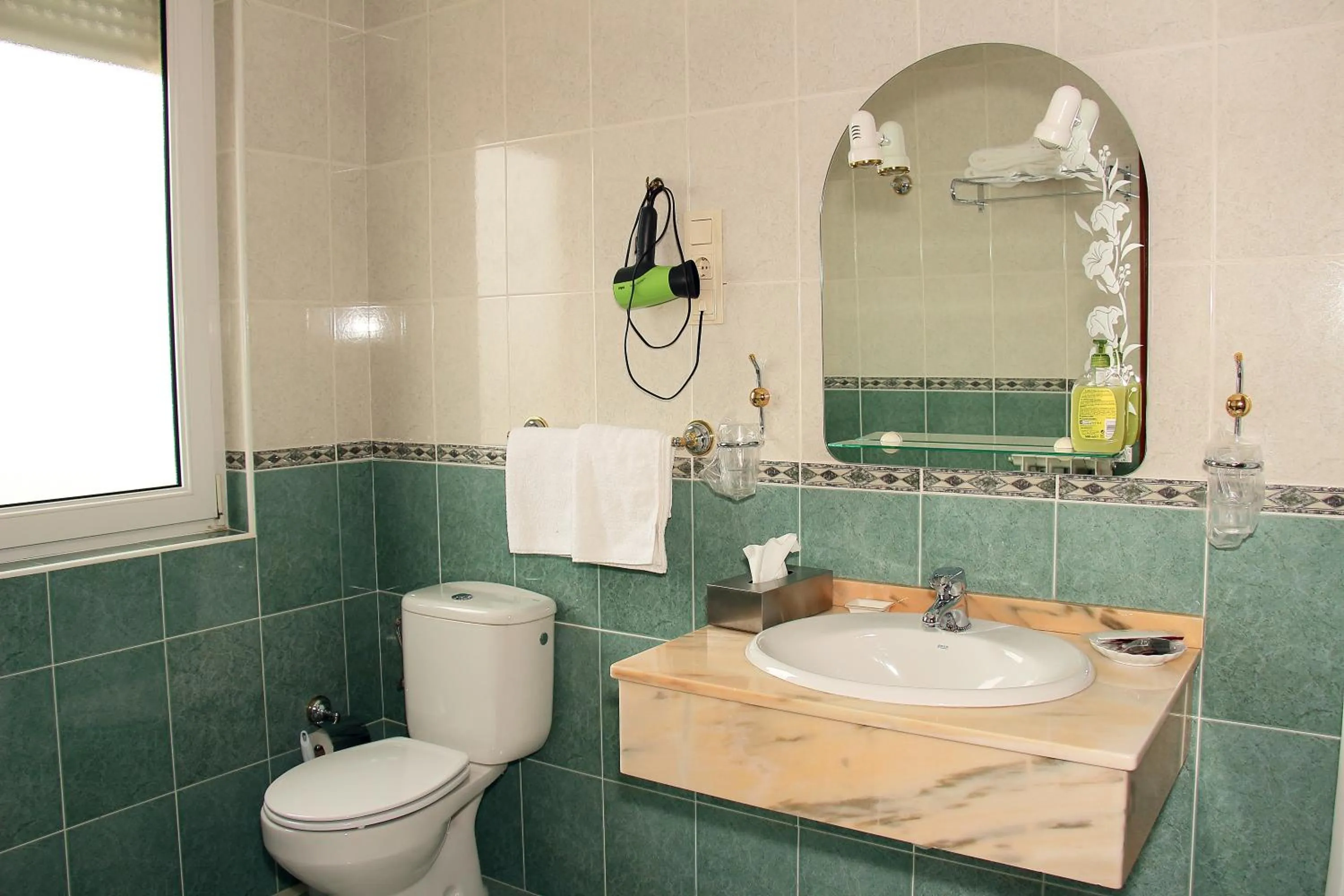 Toilet in Hotel Avenida III