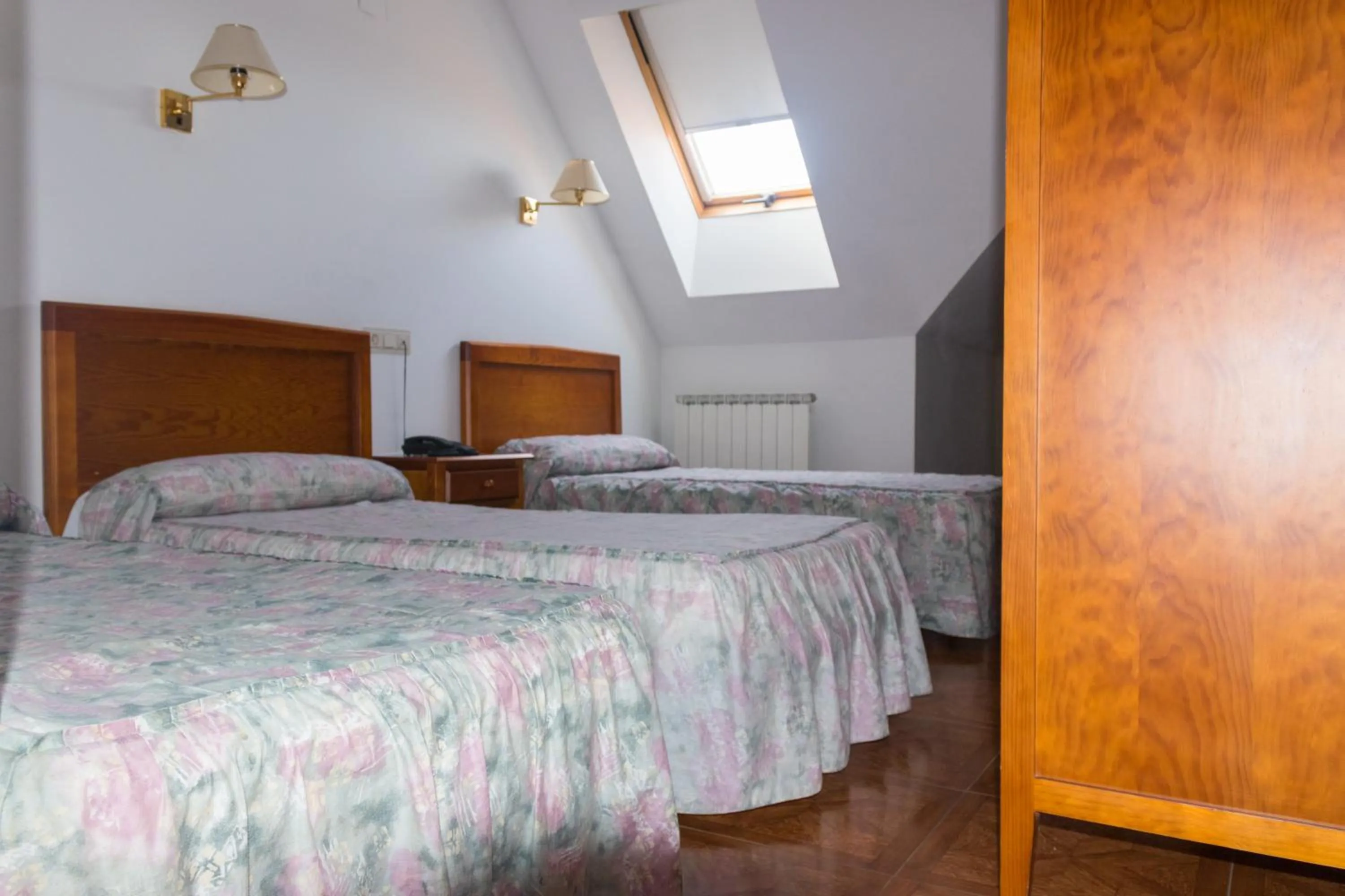 Bedroom, Bed in Hotel Avenida III