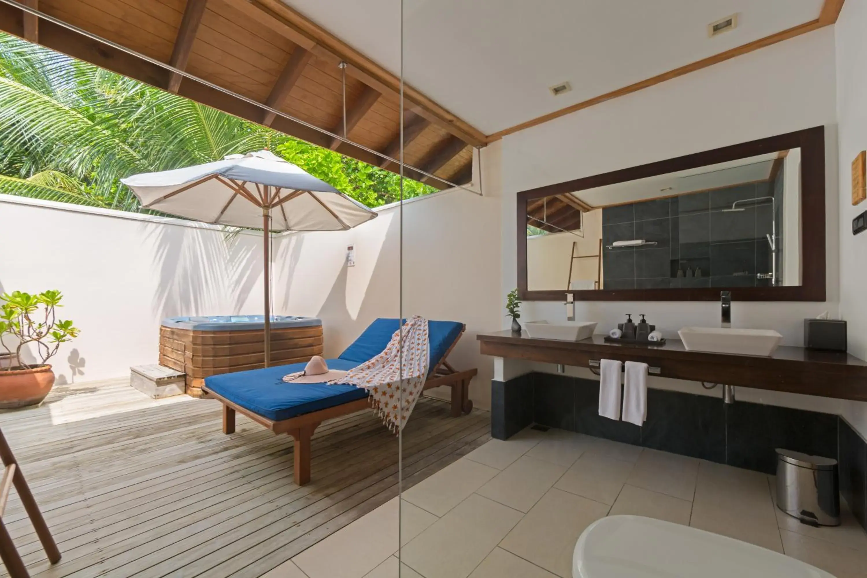 Bathroom in Vilamendhoo Island Resort & Spa Bathroom in Vilamendhoo Island Resort & Spa