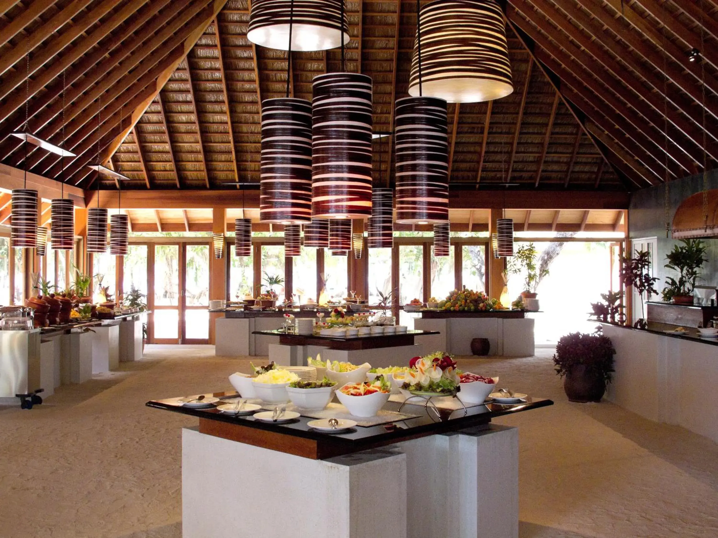Restaurant/places to eat in Vilamendhoo Island Resort & Spa Restaurant/places to eat in Vilamendhoo Island Resort & Spa