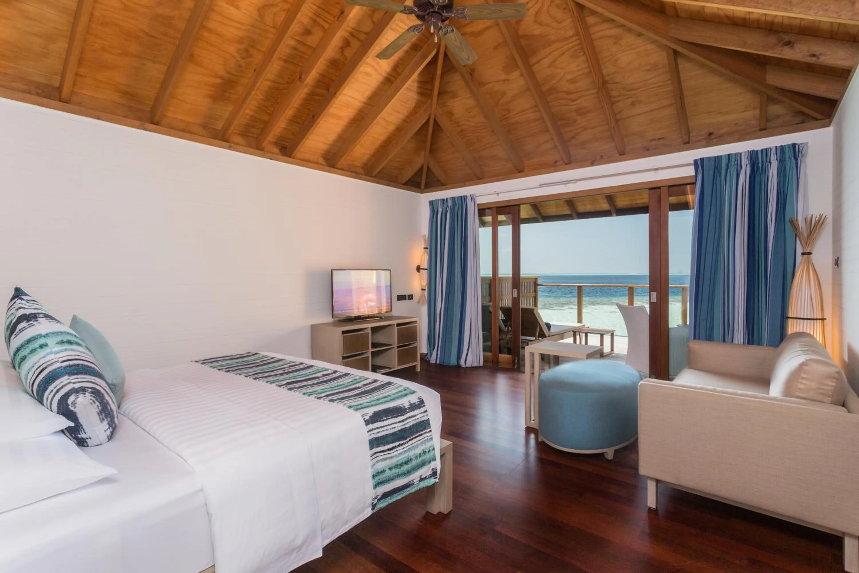 Photo of the whole room, Bed in Vilamendhoo Island Resort & Spa