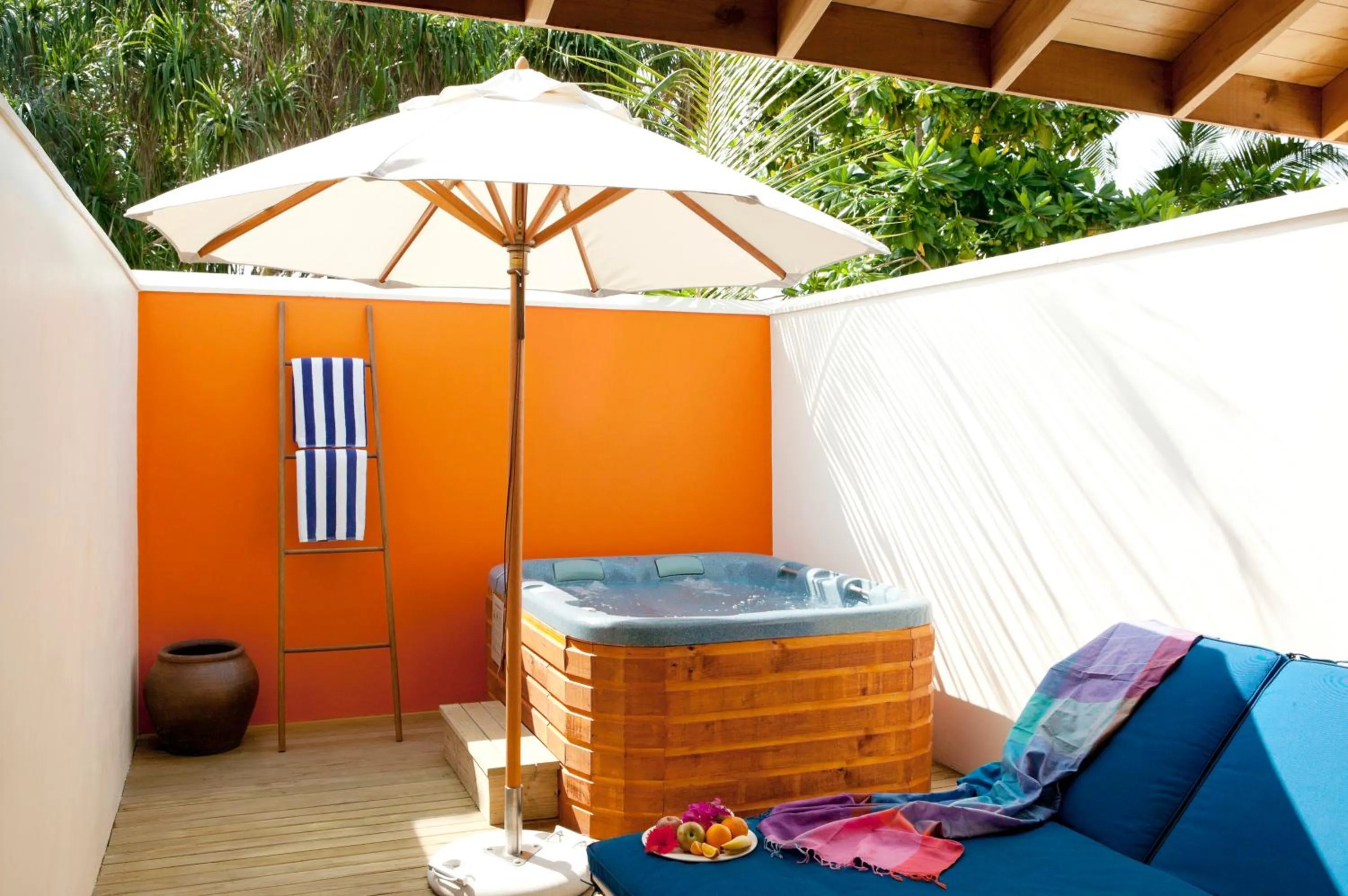 Hot Tub in Vilamendhoo Island Resort & Spa