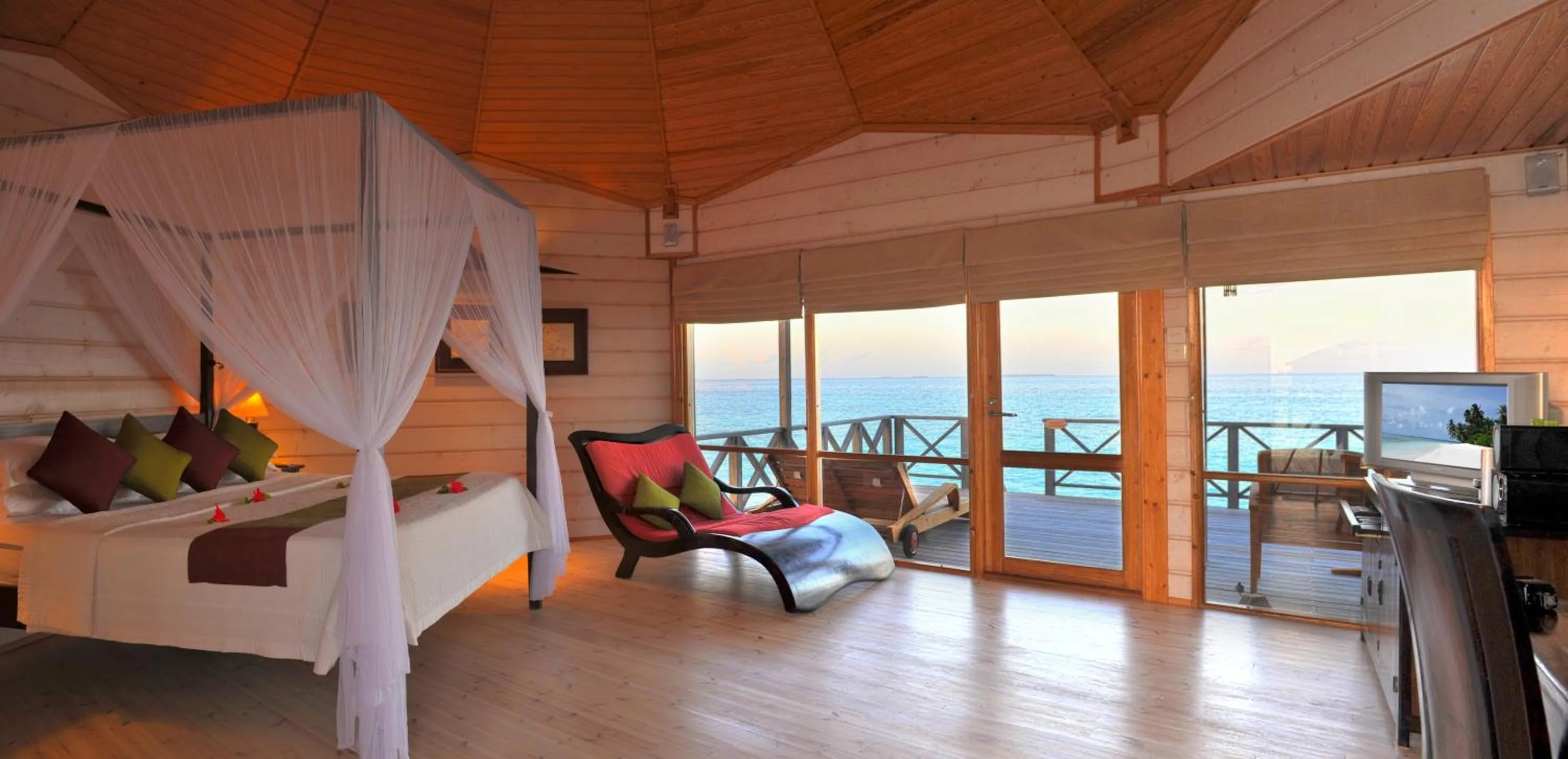 Photo of the whole room in Komandoo Island Resort & Spa