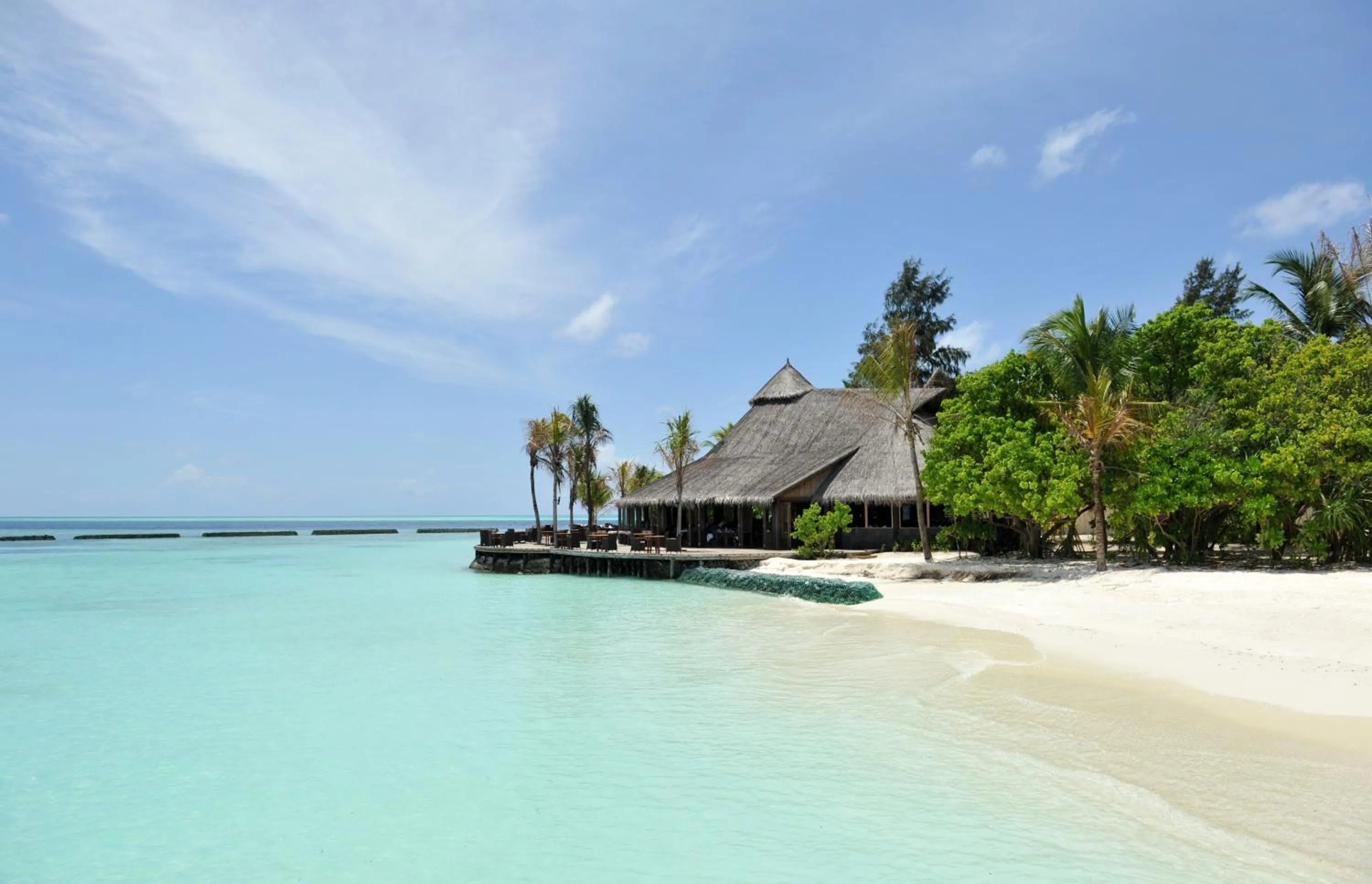Beach in Komandoo Island Resort & Spa