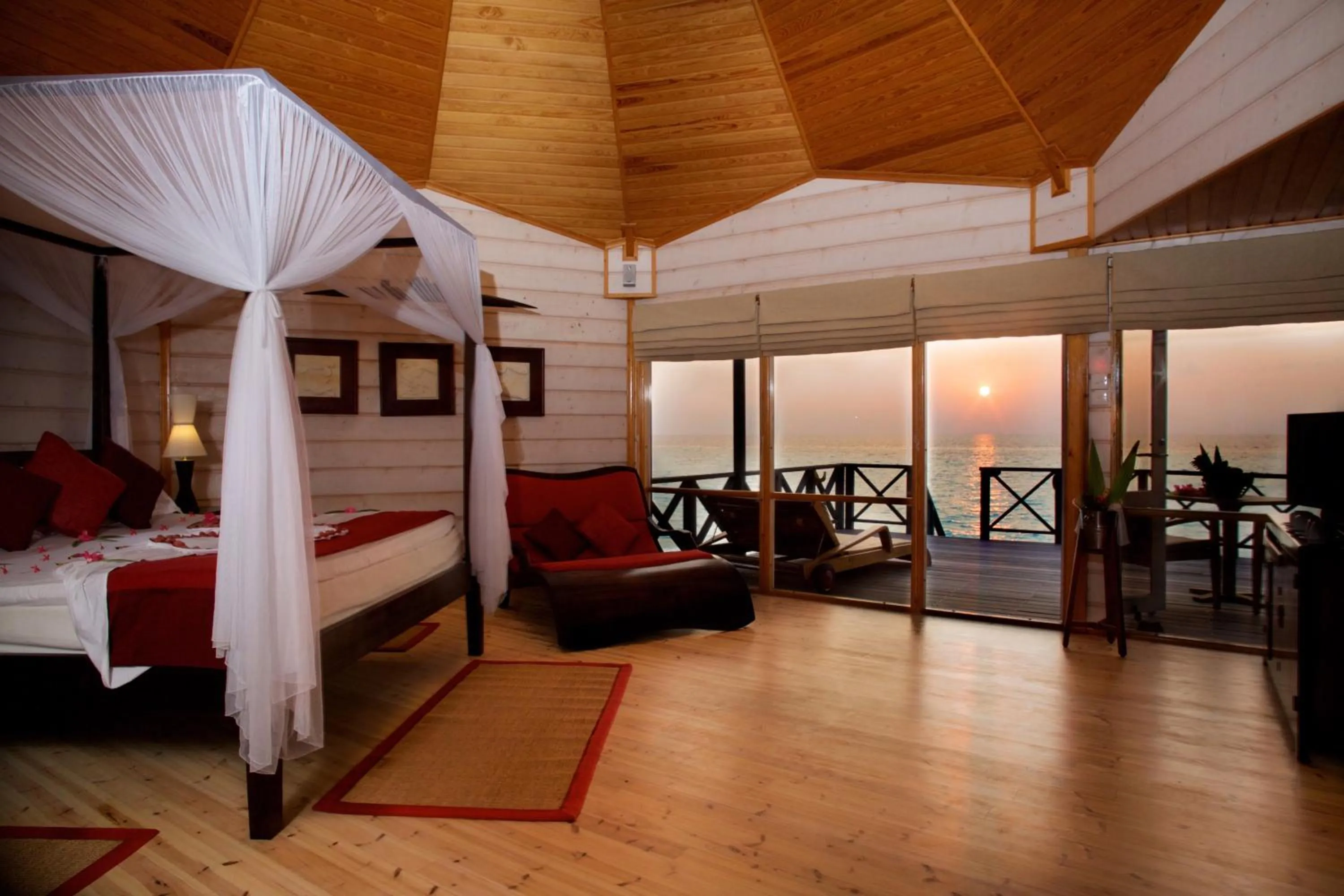 Photo of the whole room, Bed in Komandoo Island Resort & Spa