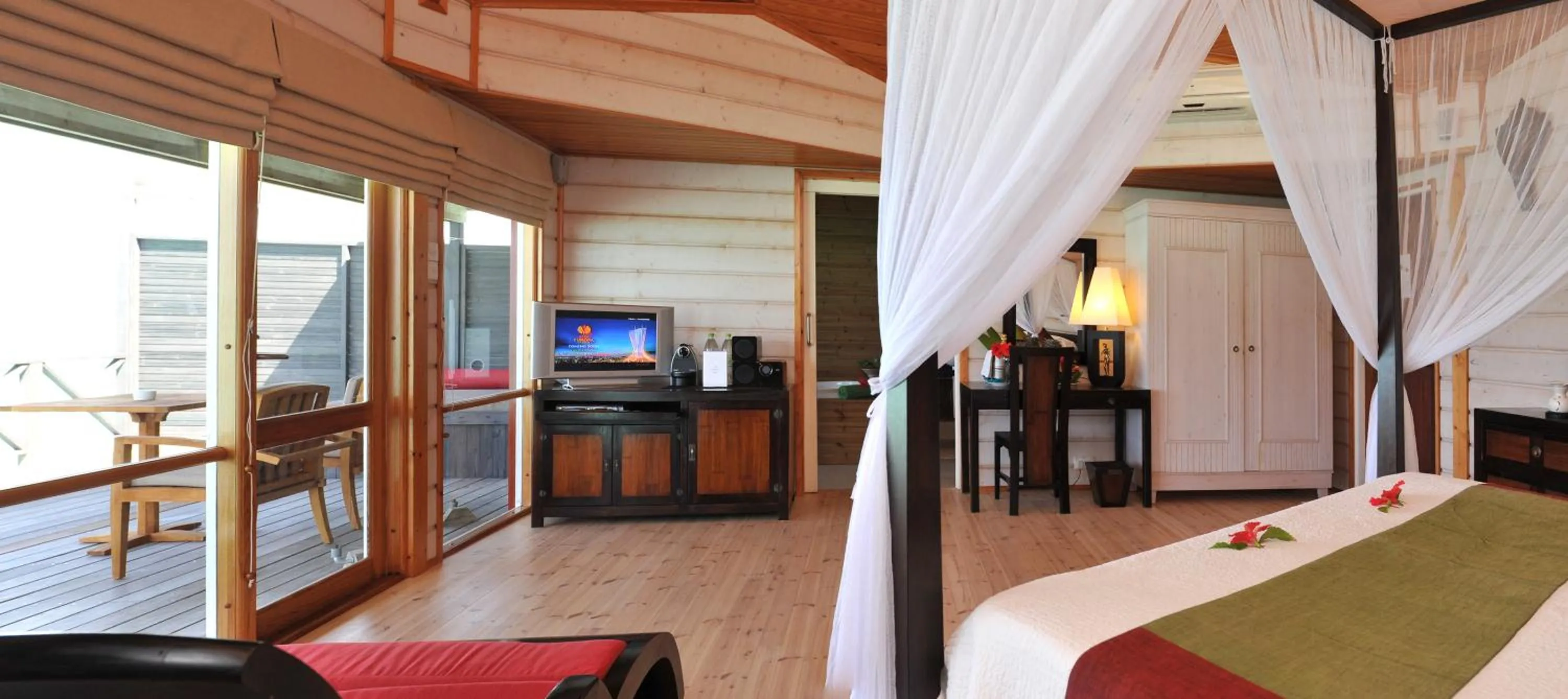 Photo of the whole room, Bed in Komandoo Island Resort & Spa