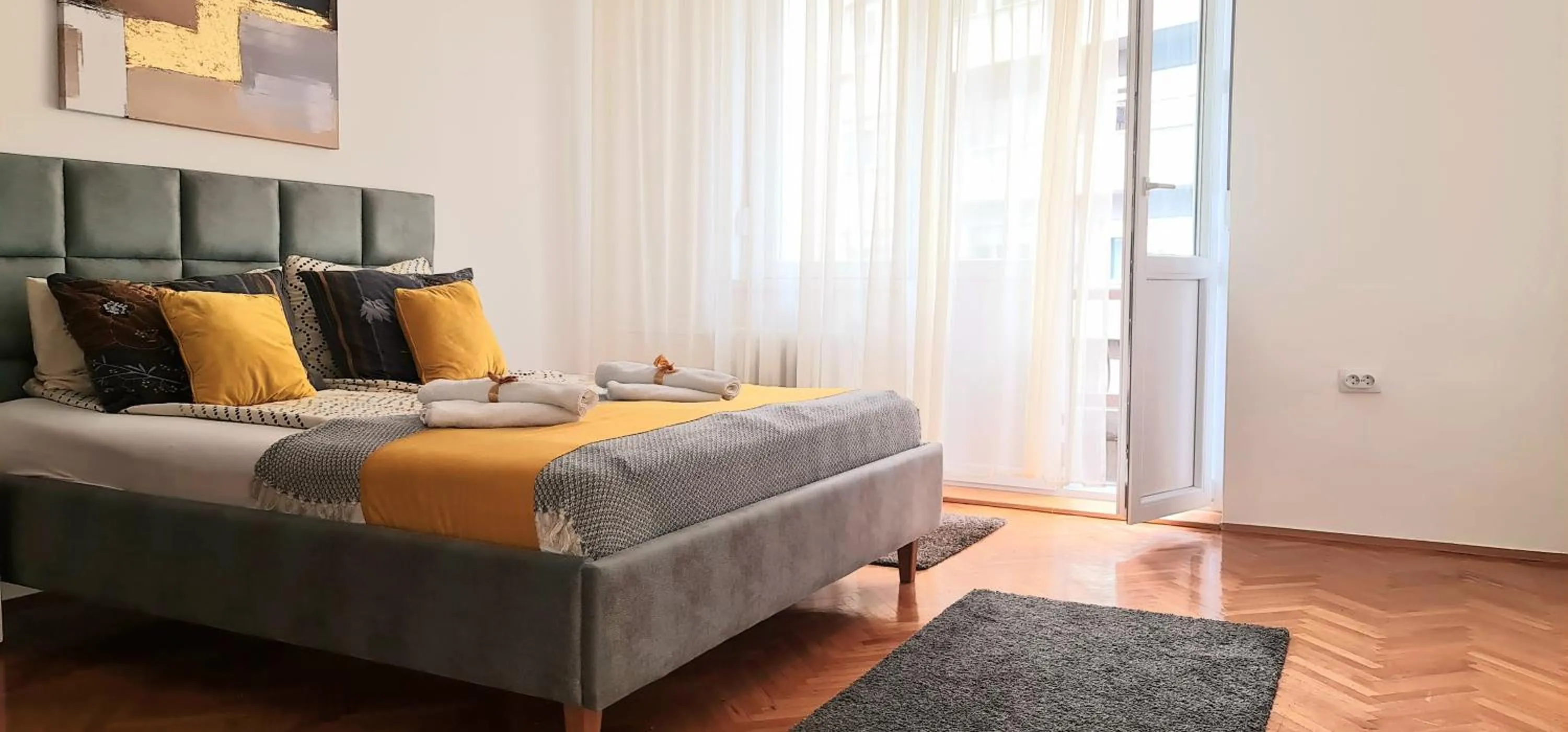 Apartment with Balcony - single occupancy in Downtown Star Apartment
