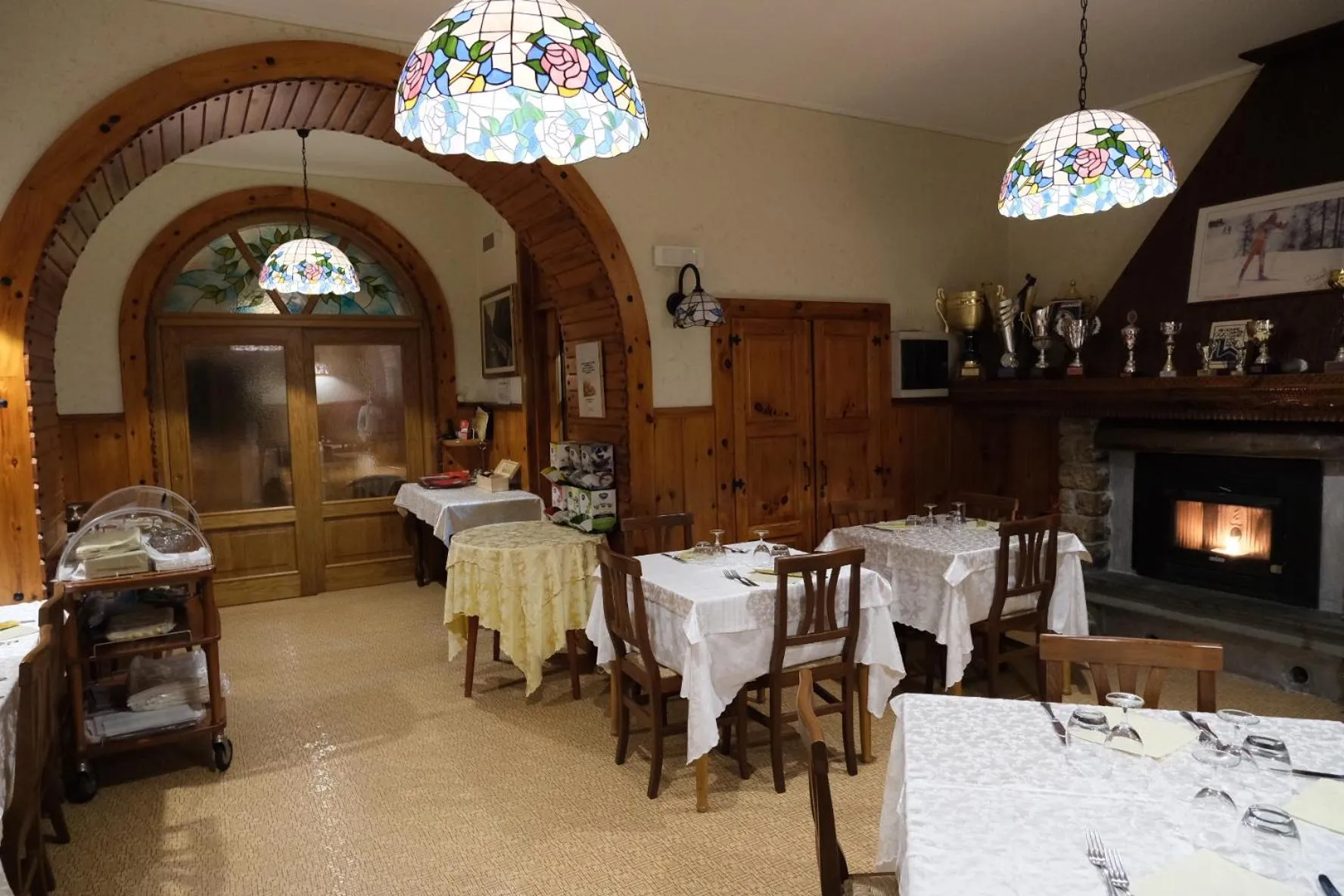 Restaurant/places to eat in Hotel Americana