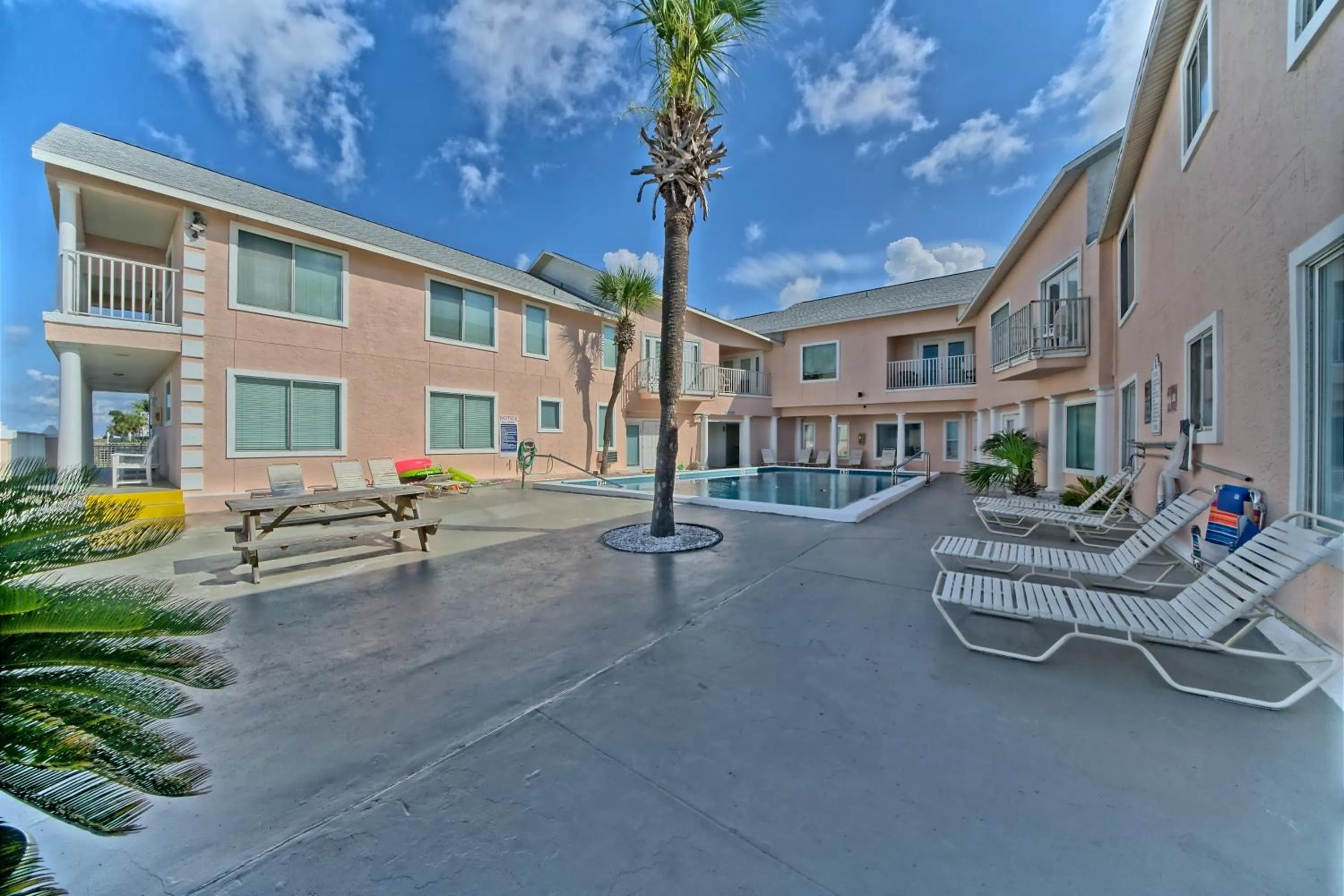 Swimming pool in Pineapple Villas