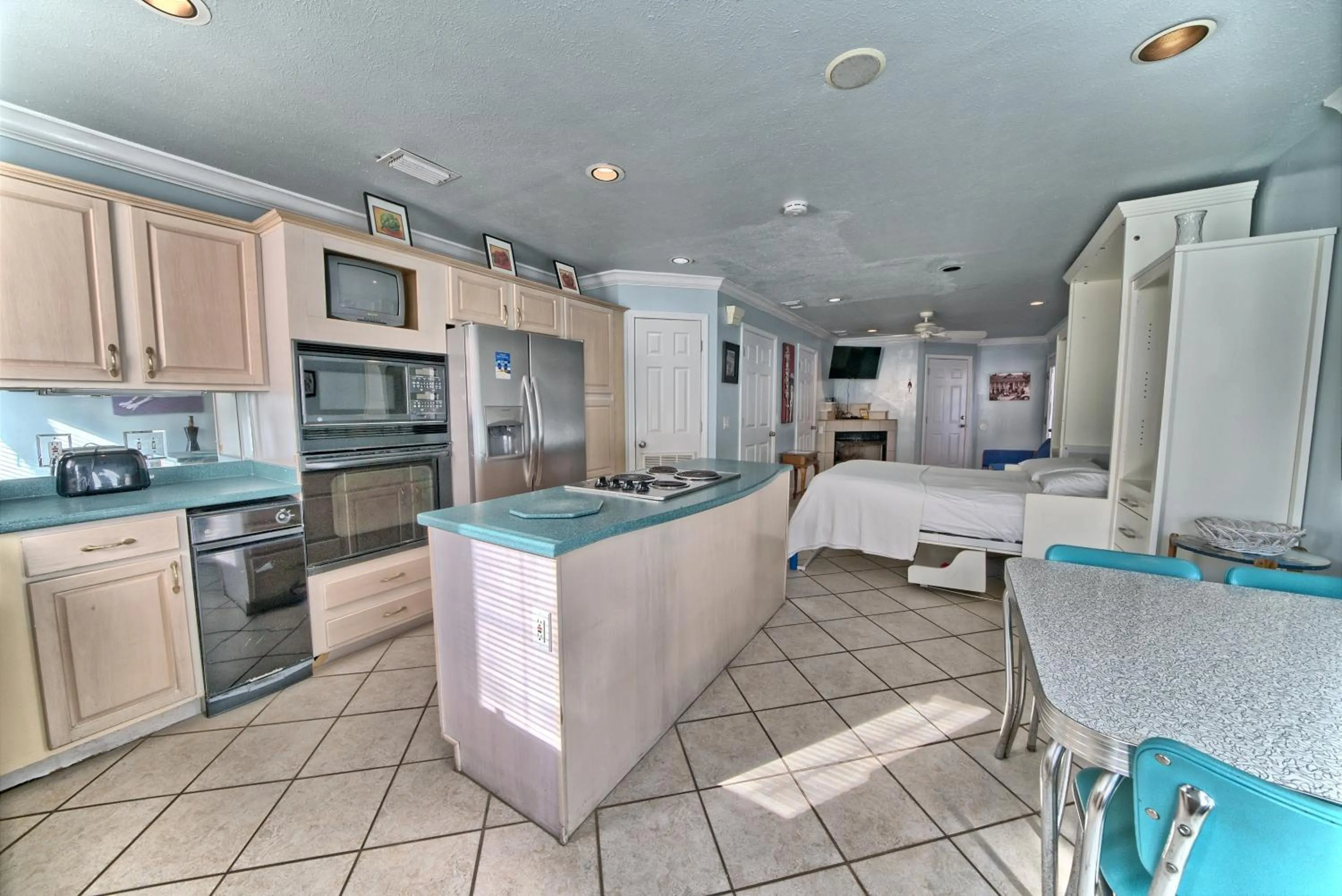 Dining area in Pineapple Villas